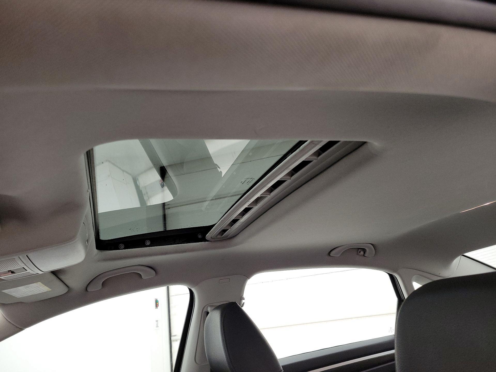 Thumbnail: 2017 Volkswagen Passat - 19