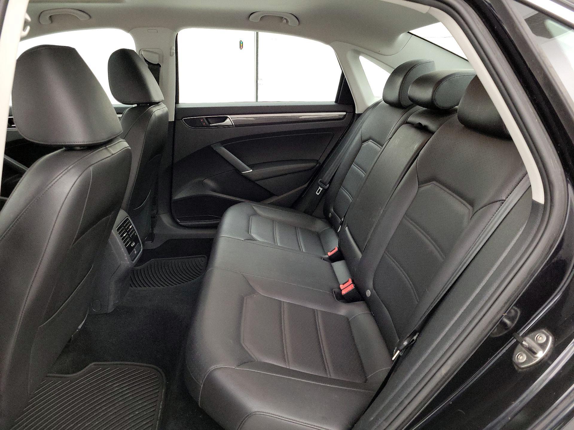 Thumbnail: 2017 Volkswagen Passat - 20