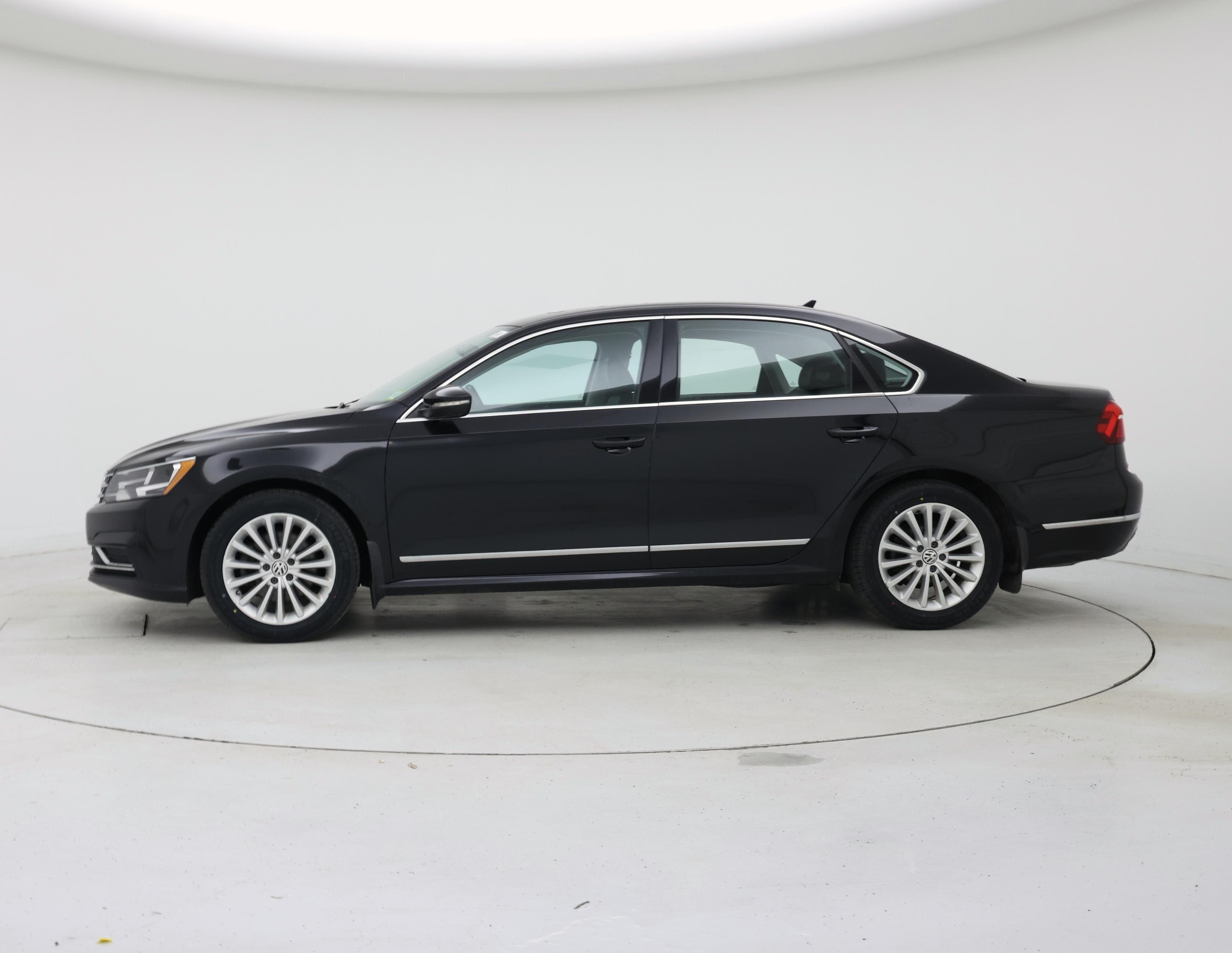 Thumbnail: 2017 Volkswagen Passat - 3