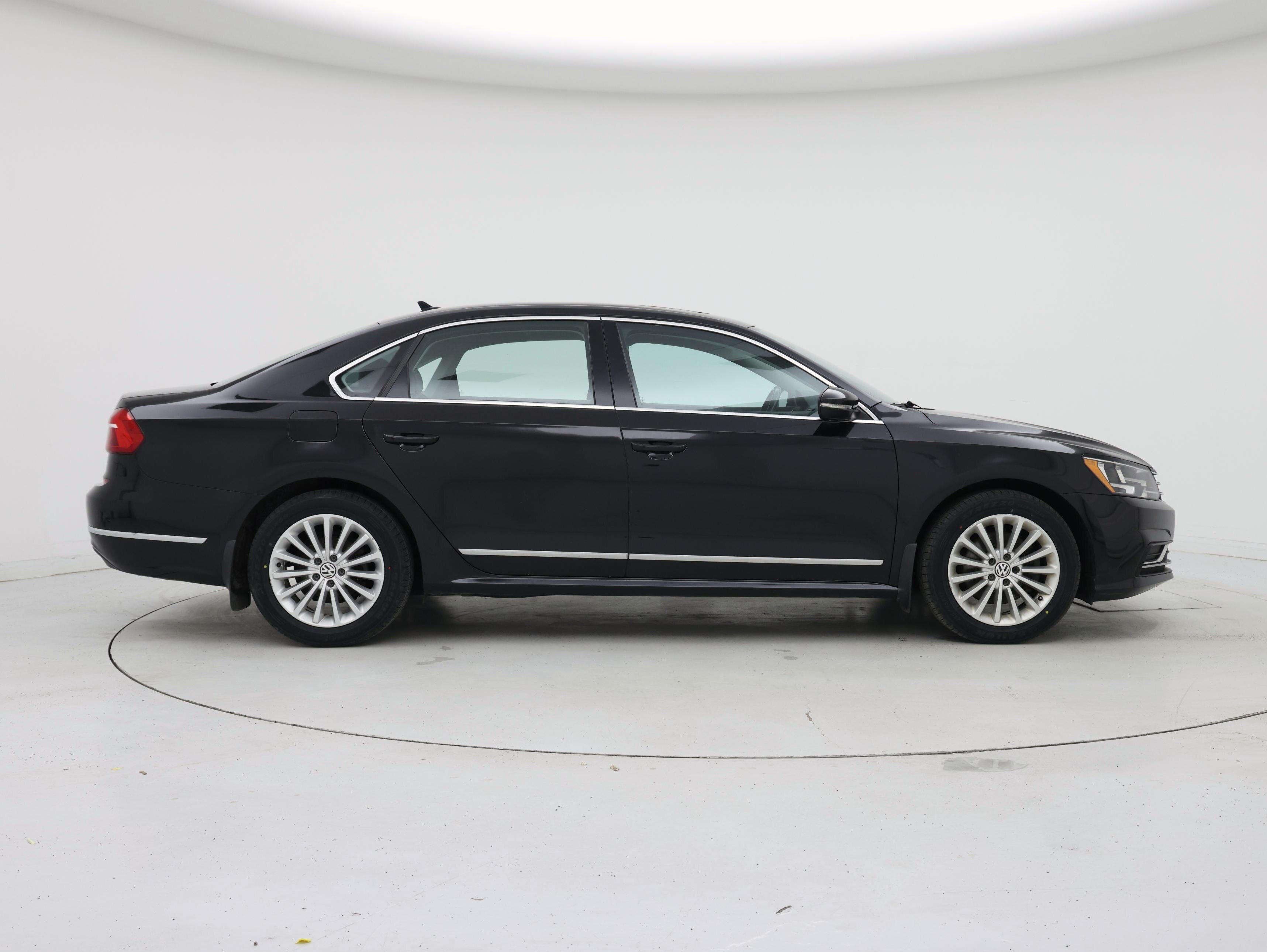 Thumbnail: 2017 Volkswagen Passat - 7