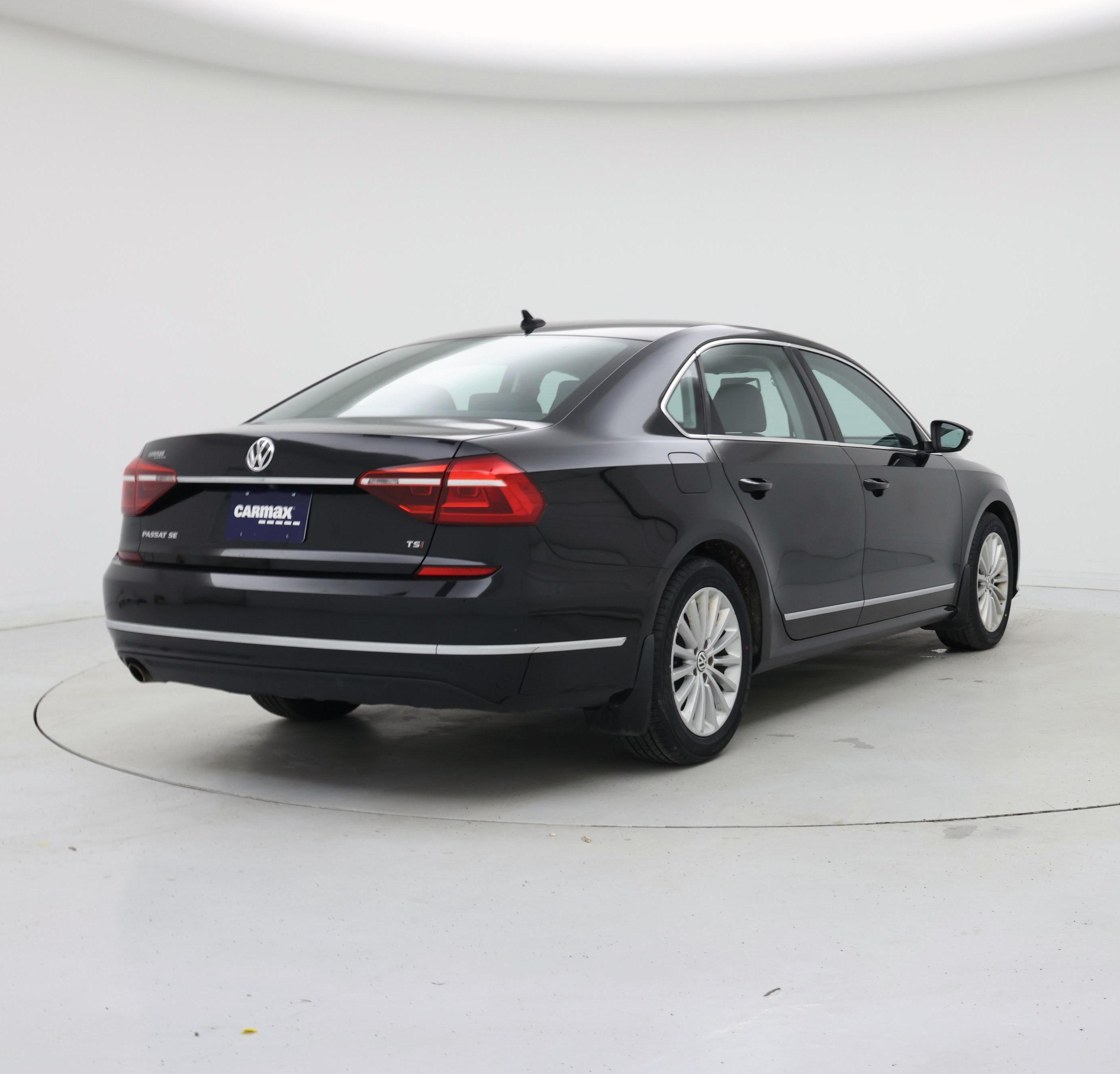 Thumbnail: 2017 Volkswagen Passat - 8