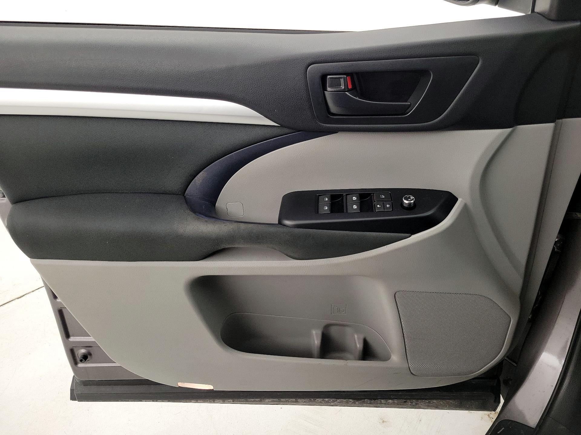 Thumbnail: 2019 Toyota Highlander - 12