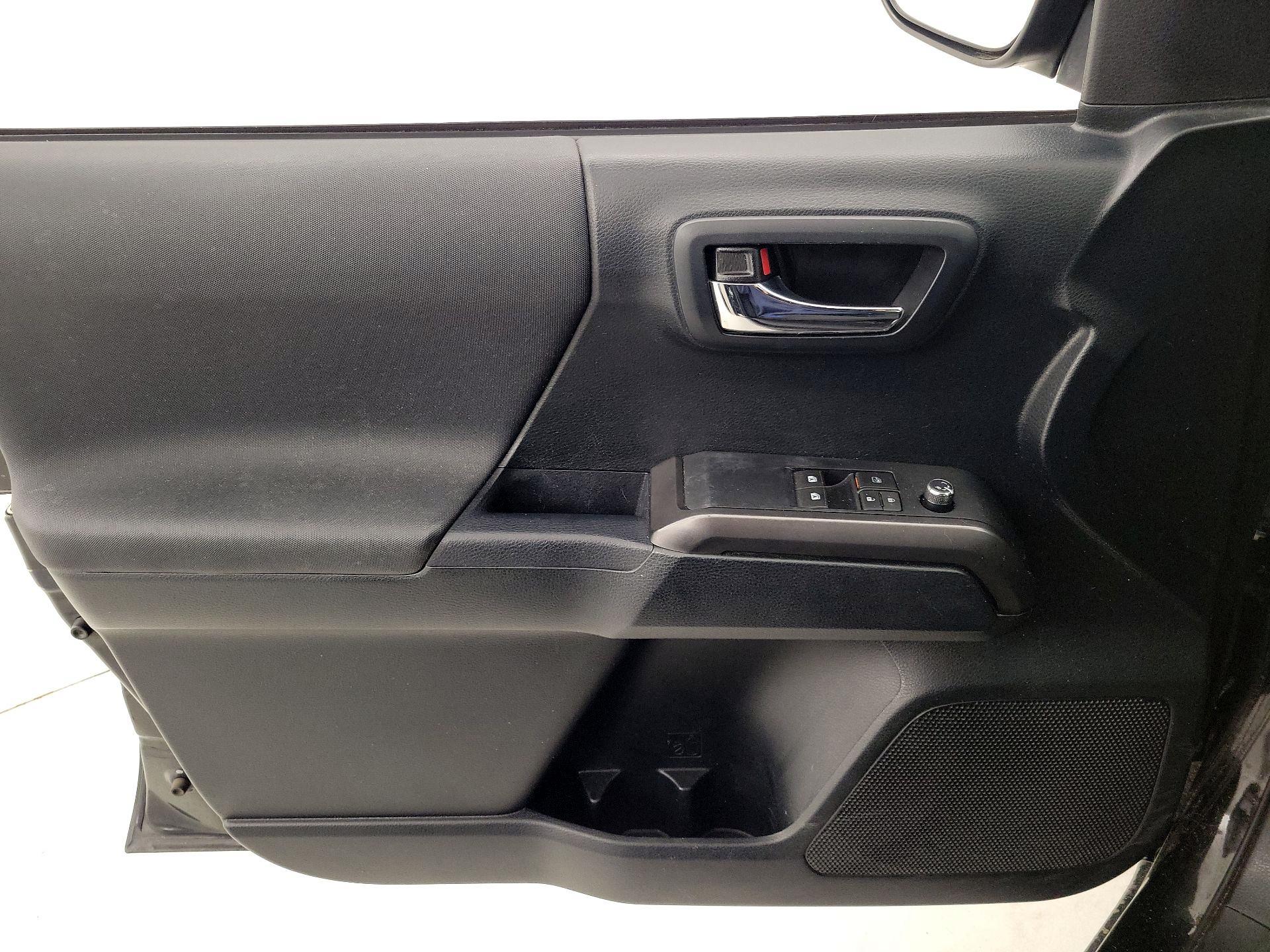 Thumbnail: 2017 Toyota Tacoma - 12