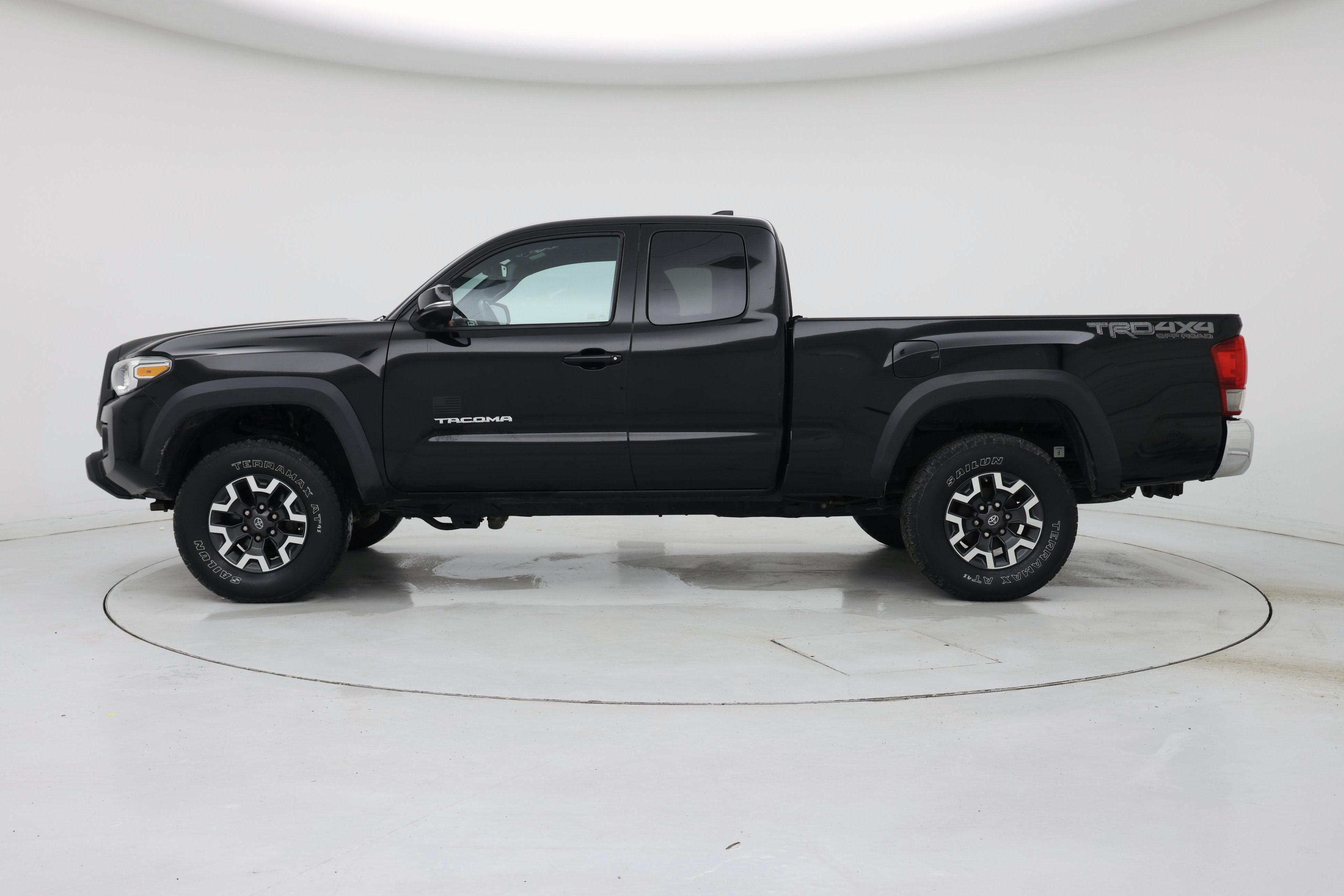 Thumbnail: 2017 Toyota Tacoma - 3