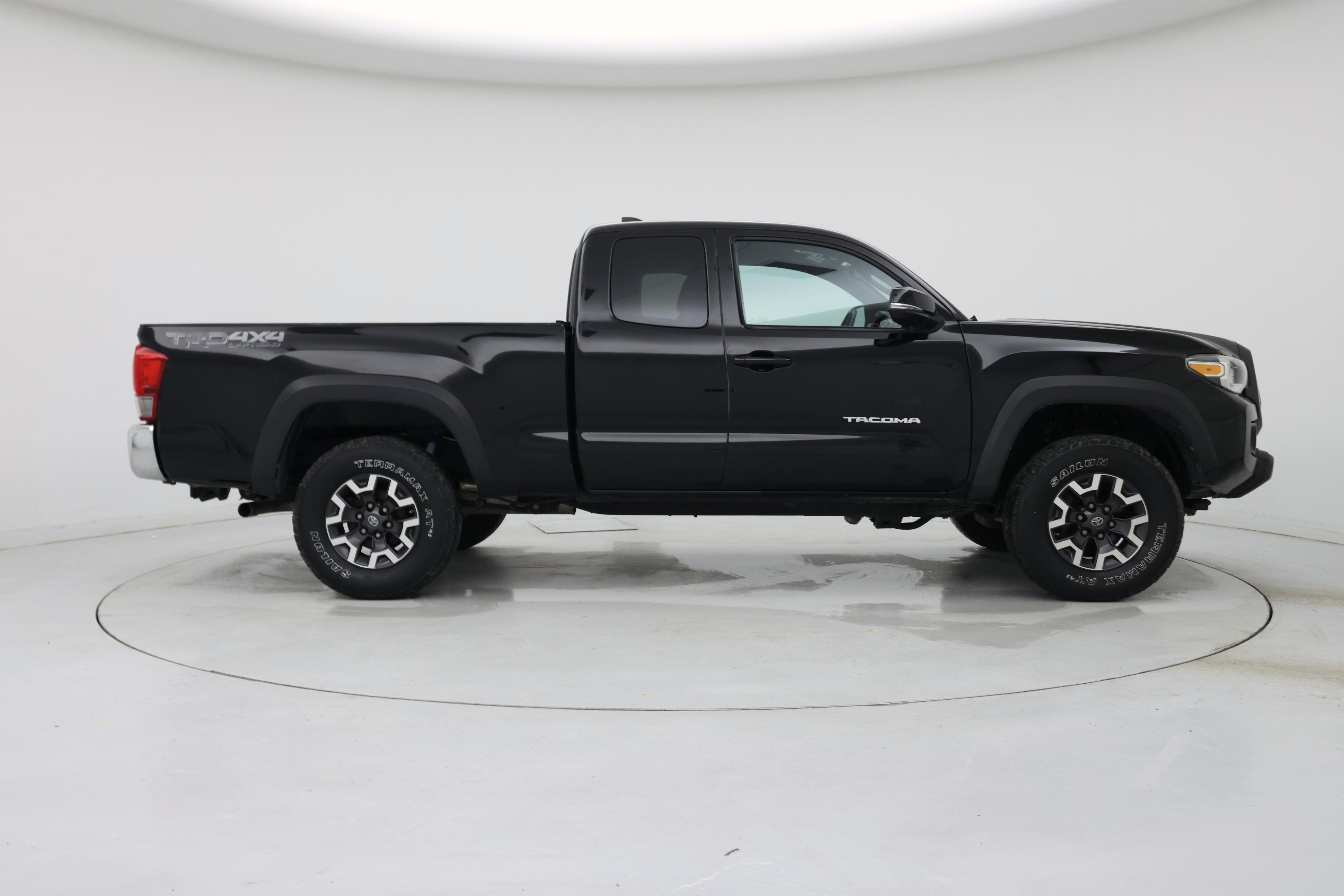 Thumbnail: 2017 Toyota Tacoma - 7