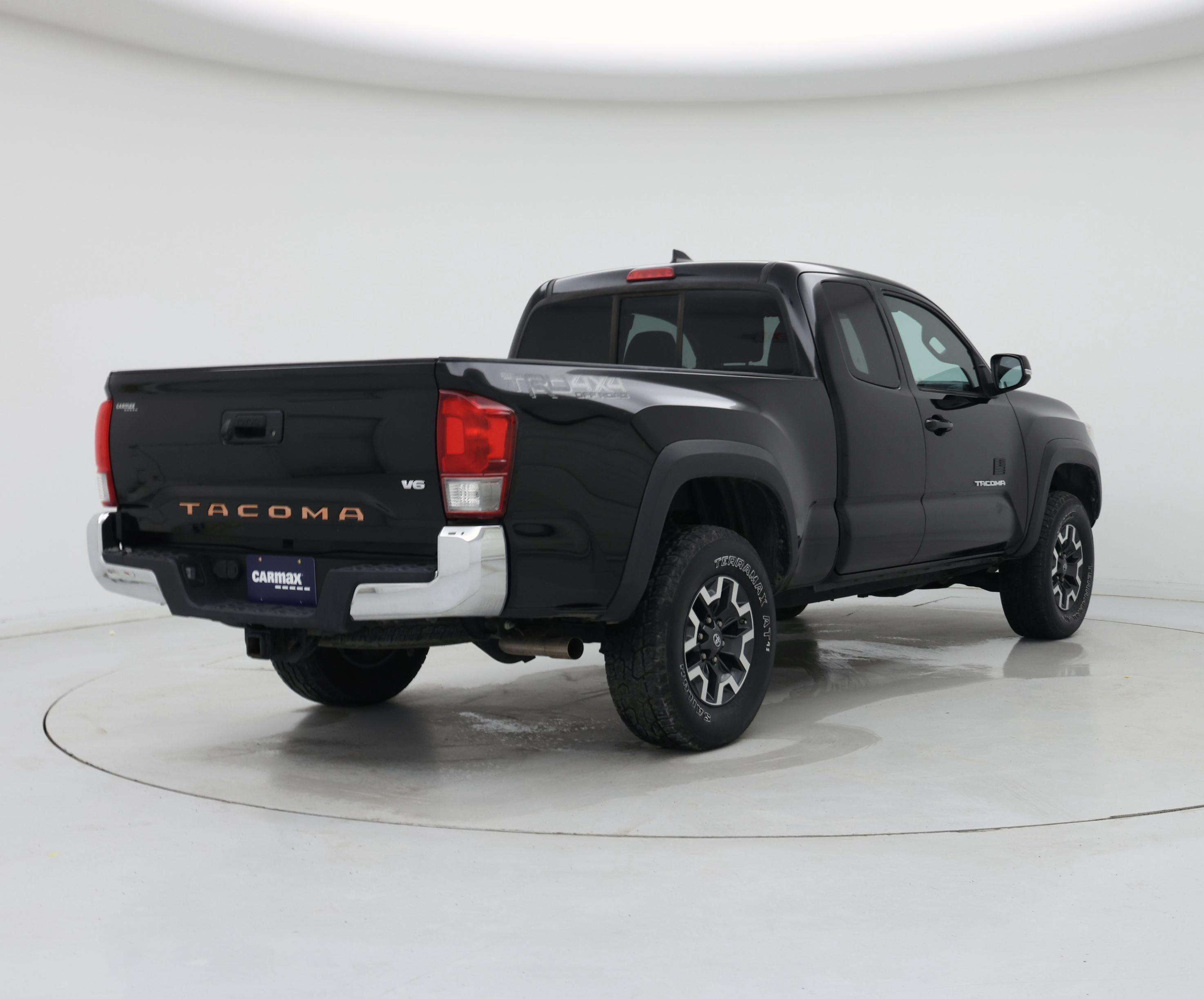 Thumbnail: 2017 Toyota Tacoma - 8