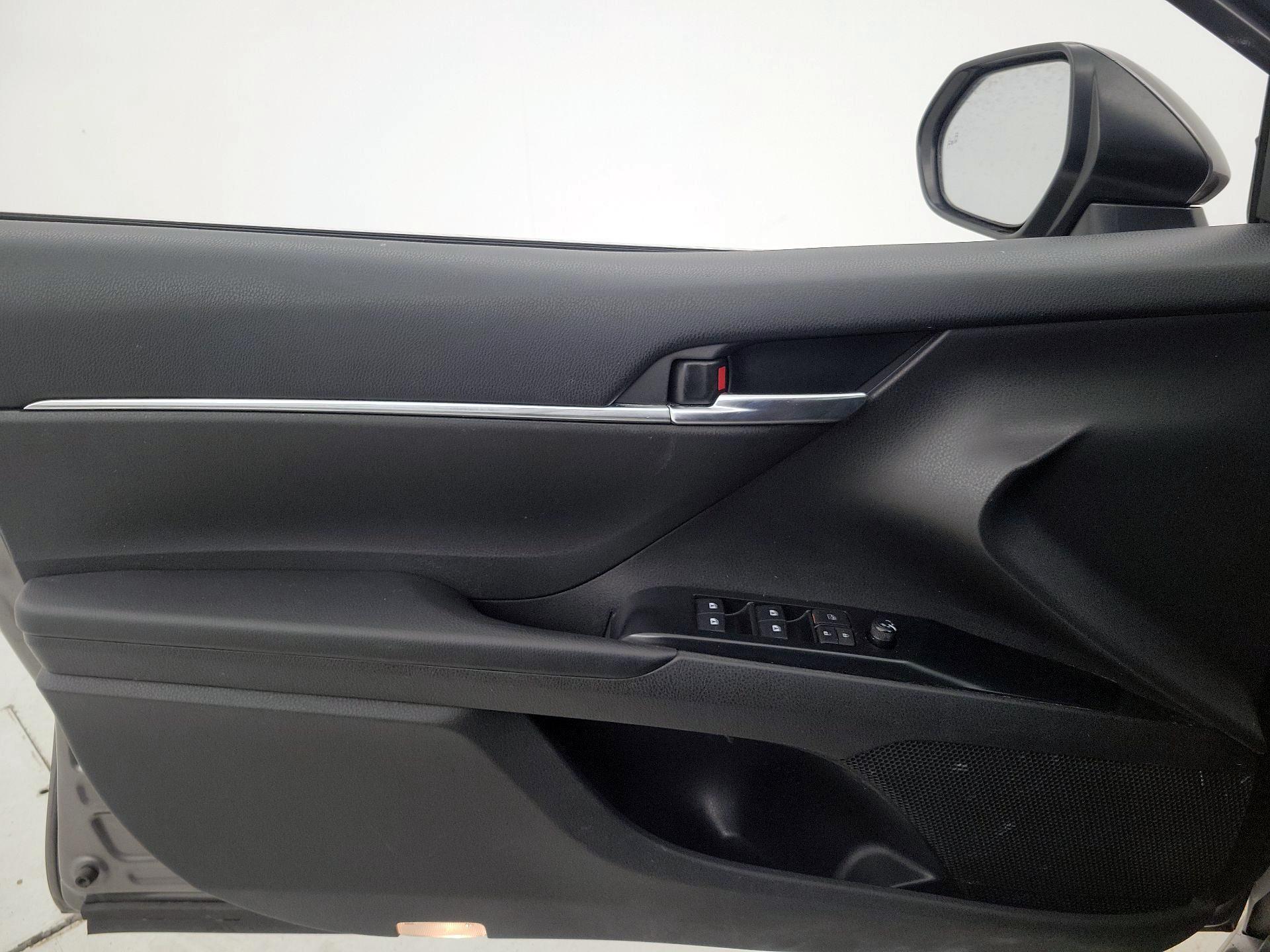 Thumbnail: 2018 Toyota Camry - 12