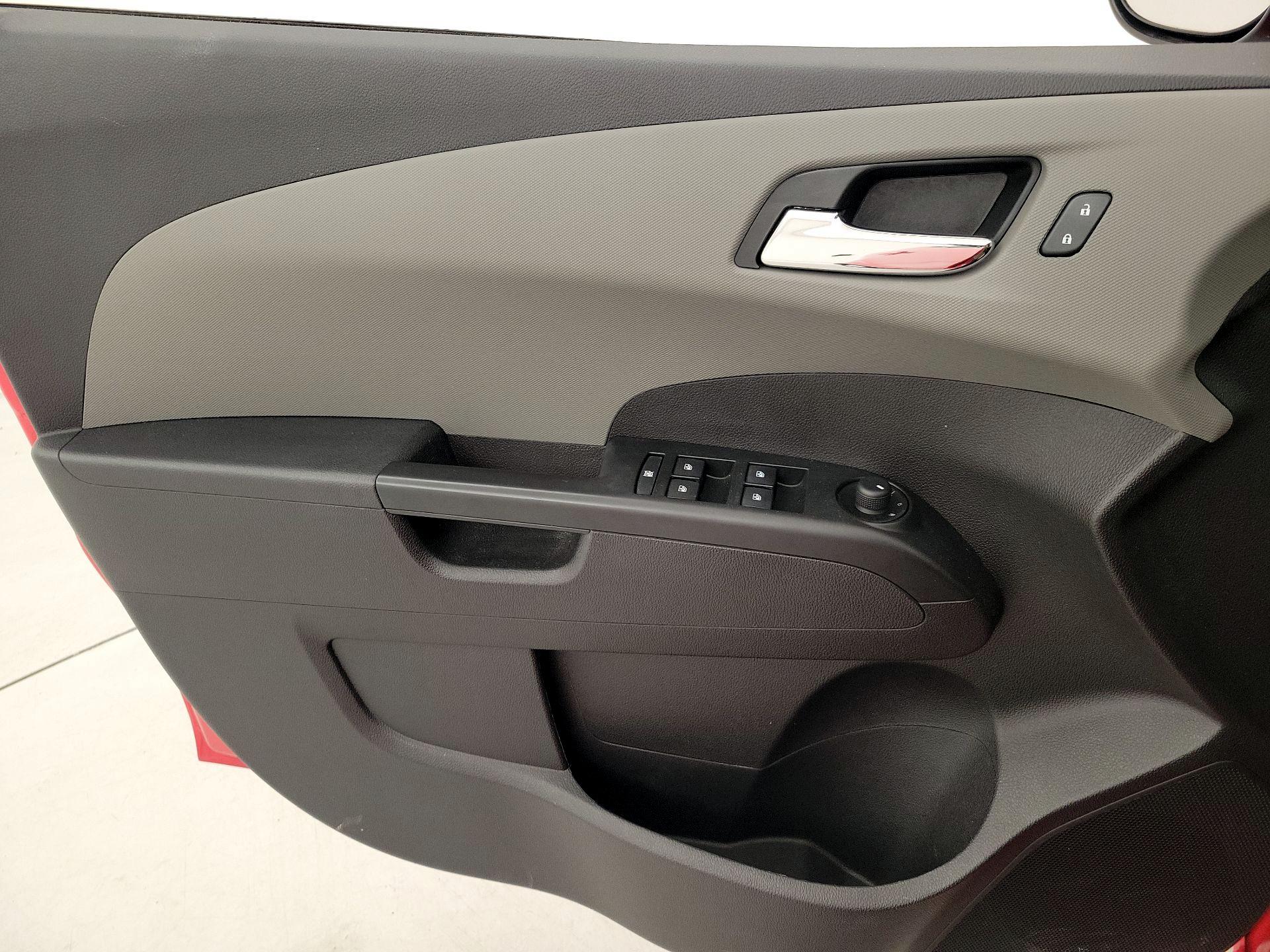 Thumbnail: 2016 Chevrolet Sonic - 12