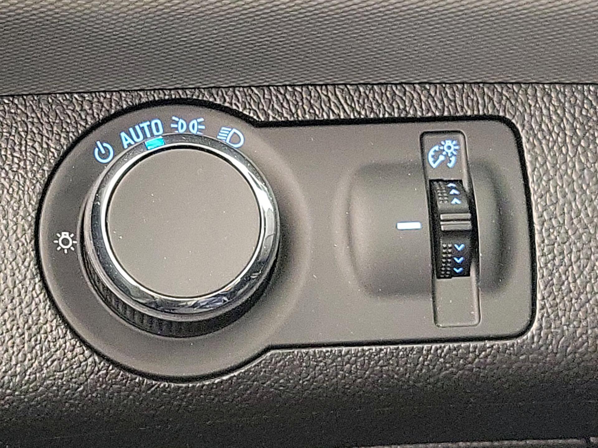 Thumbnail: 2016 Chevrolet Sonic - 13