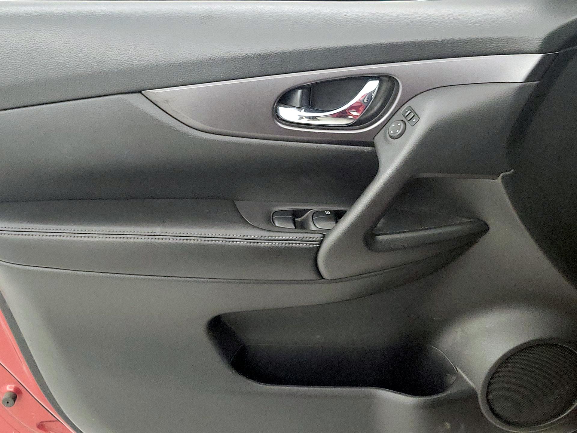 Thumbnail: 2016 Nissan Rogue - 12