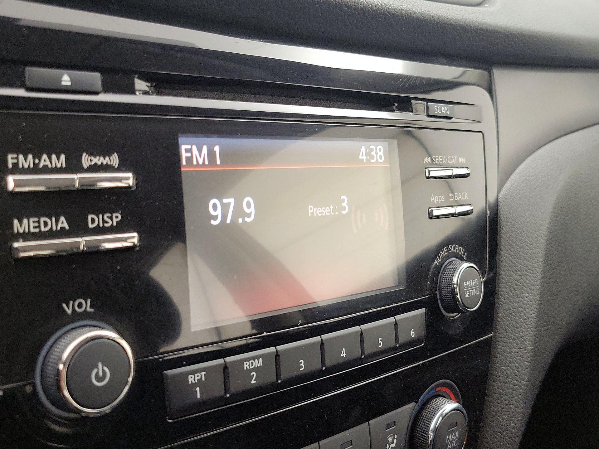 Thumbnail: 2016 Nissan Rogue - 15