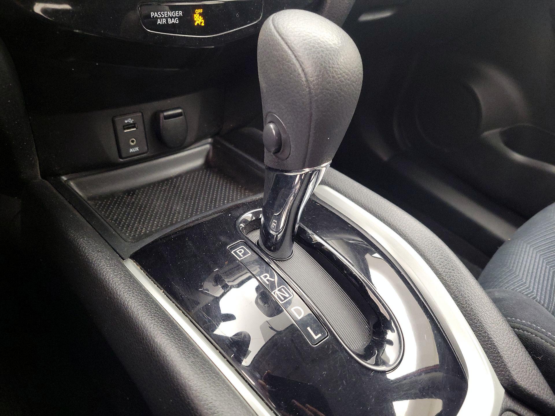 Thumbnail: 2016 Nissan Rogue - 17