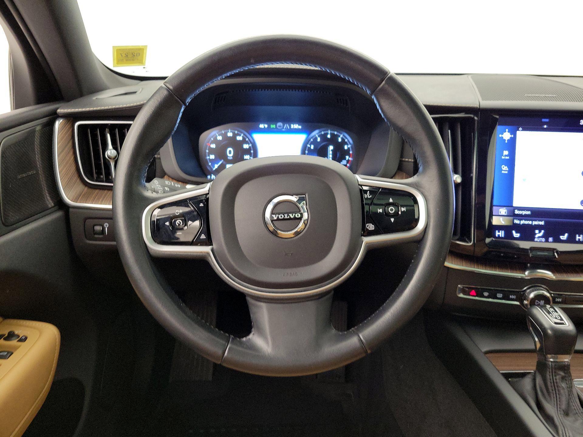 Thumbnail: 2021 Volvo XC60 - 10