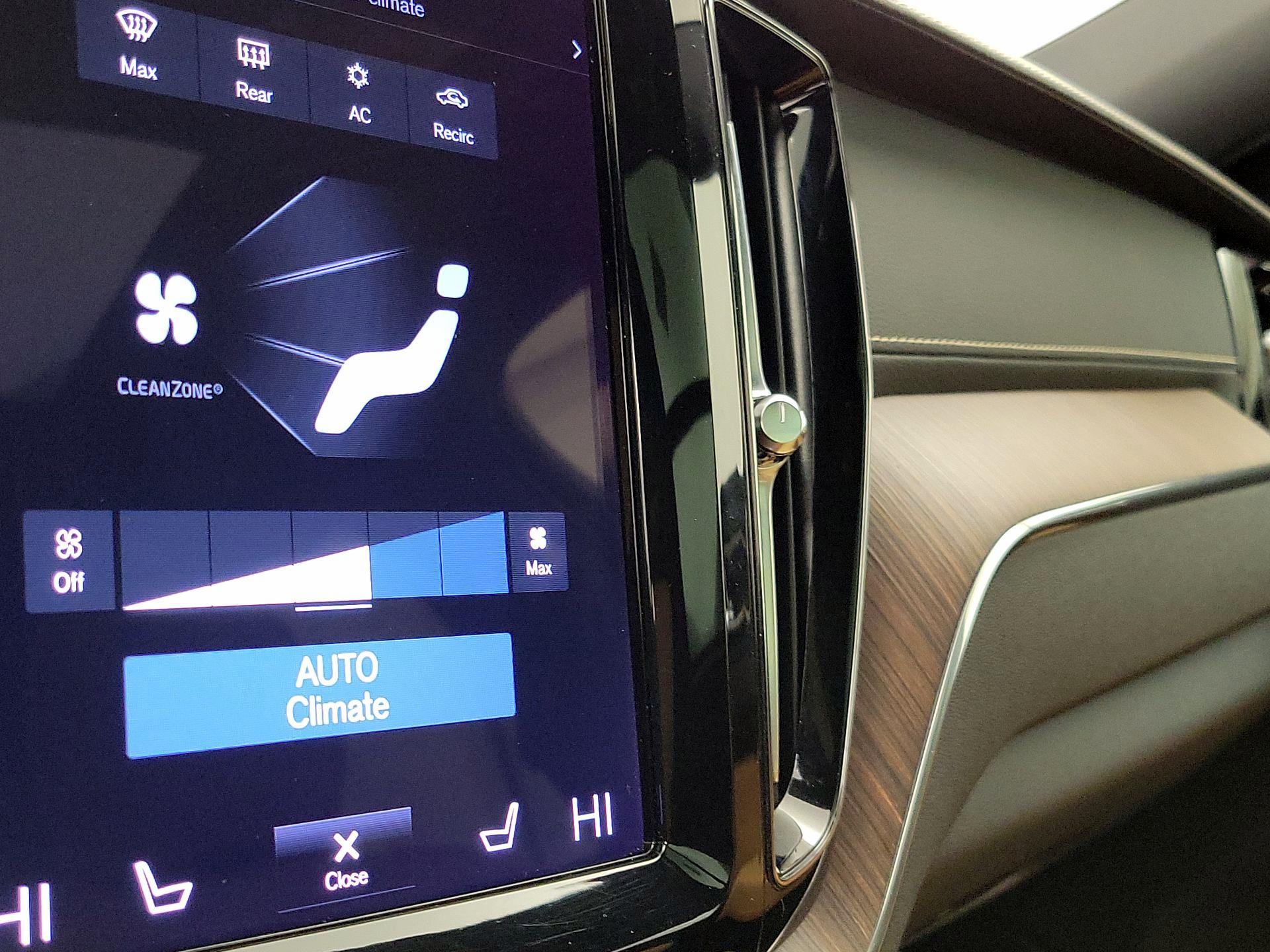 Thumbnail: 2021 Volvo XC60 - 17