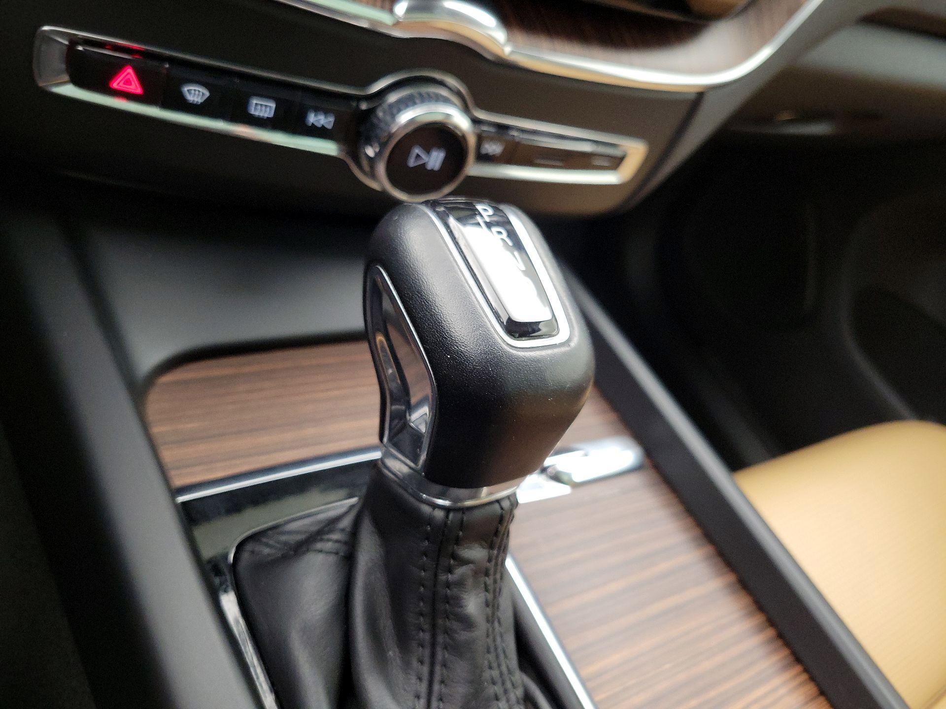 Thumbnail: 2021 Volvo XC60 - 18