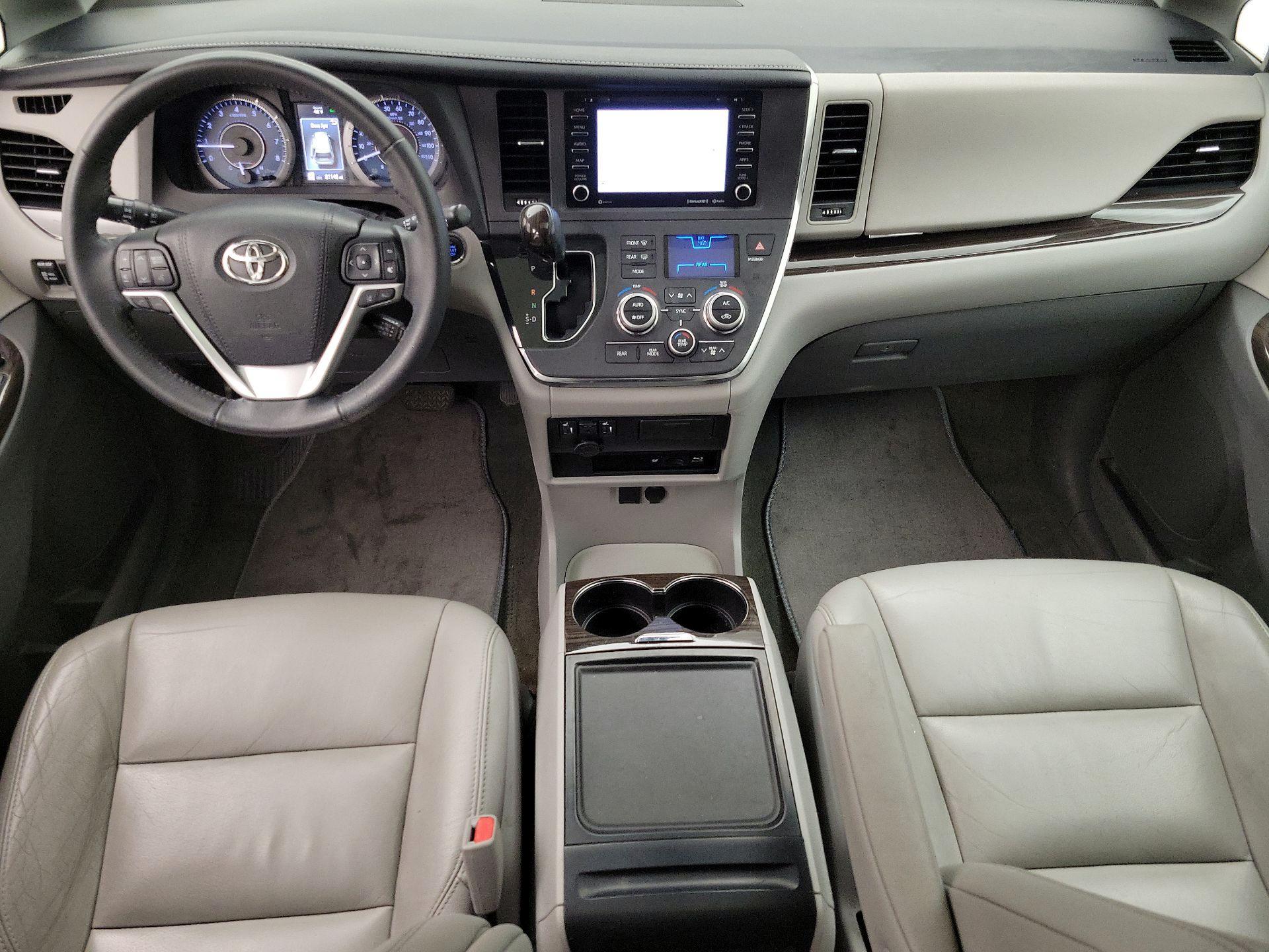 Thumbnail: 2018 Toyota Sienna - 9