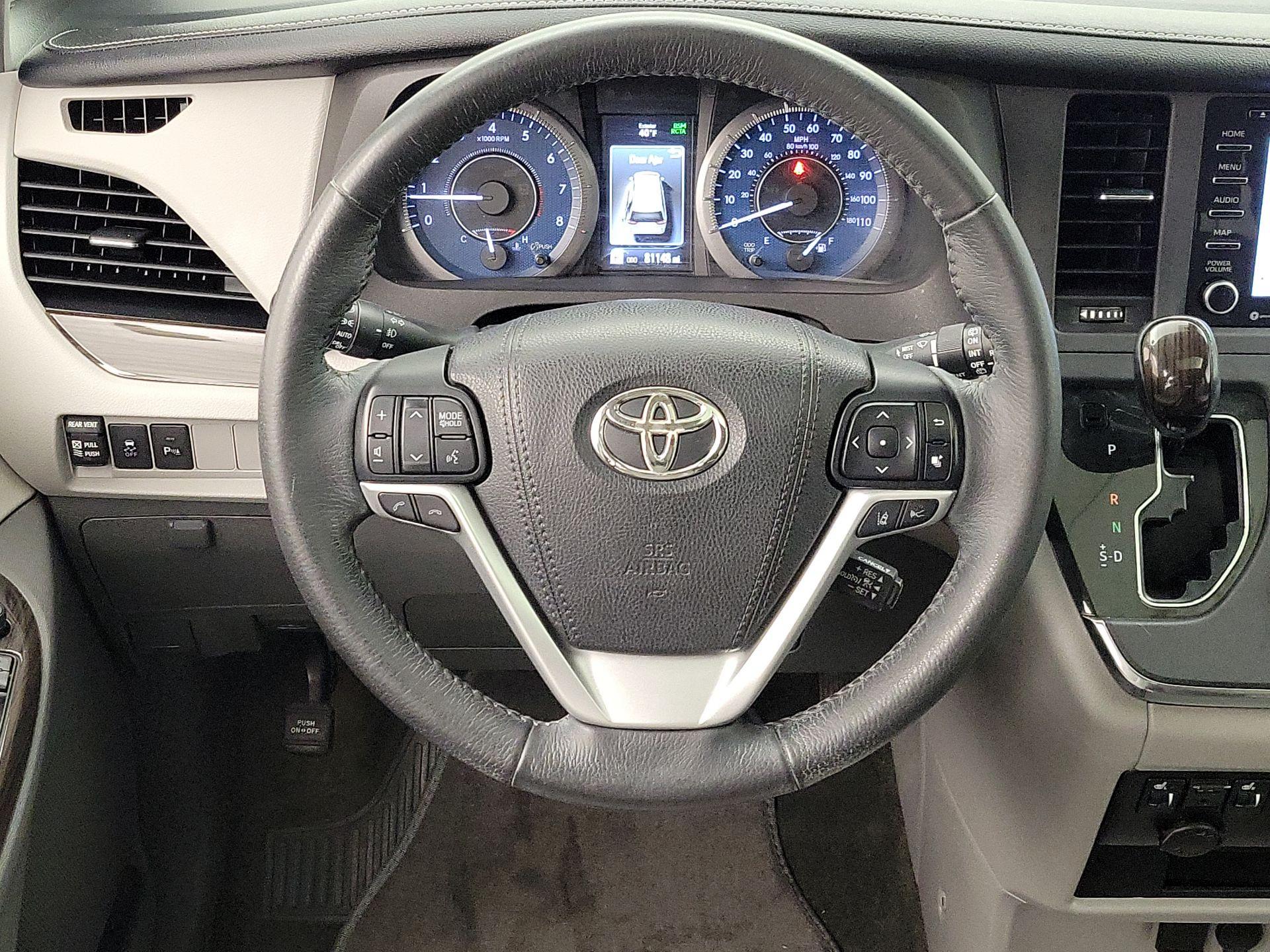 Thumbnail: 2018 Toyota Sienna - 10