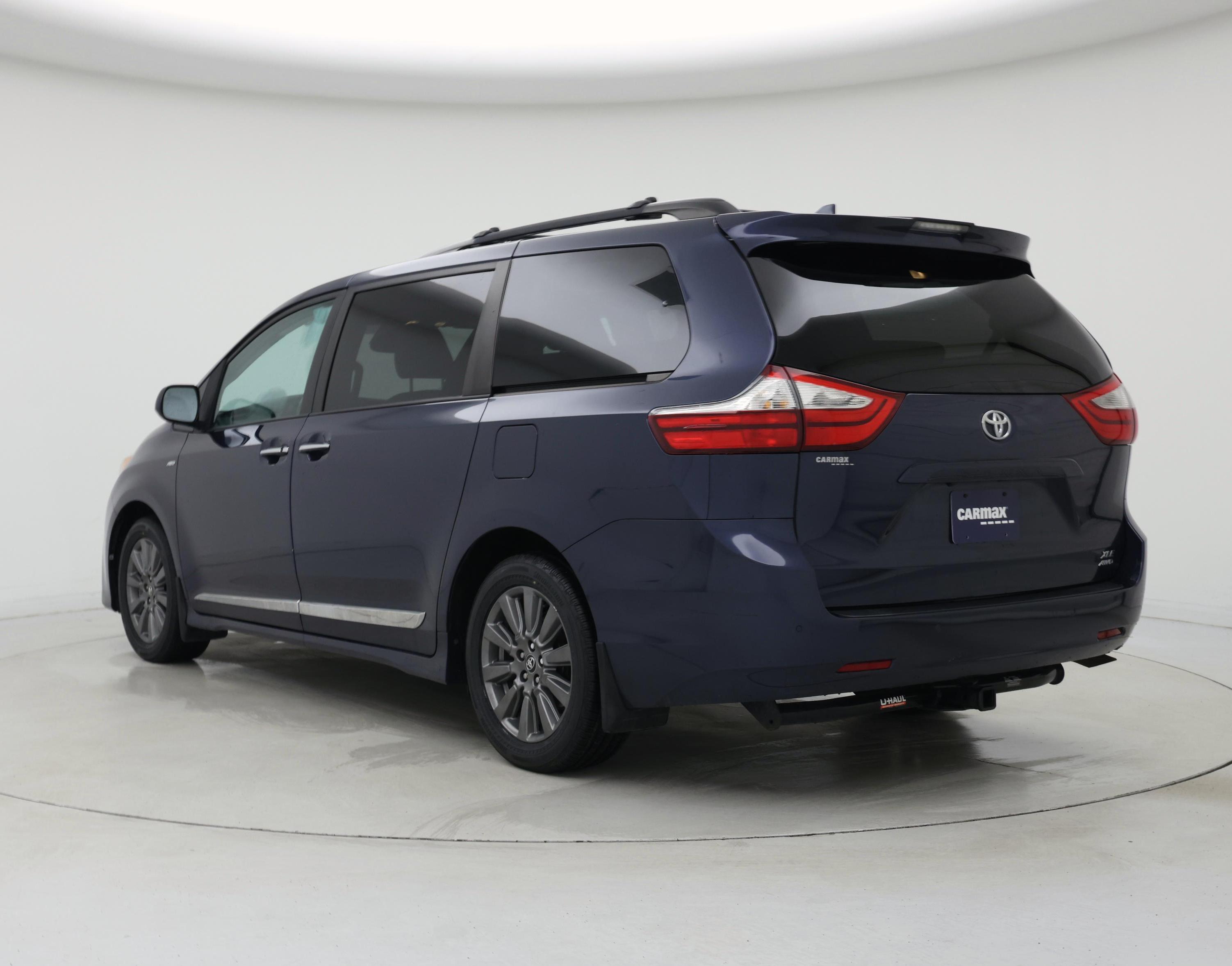 Thumbnail: 2018 Toyota Sienna - 2