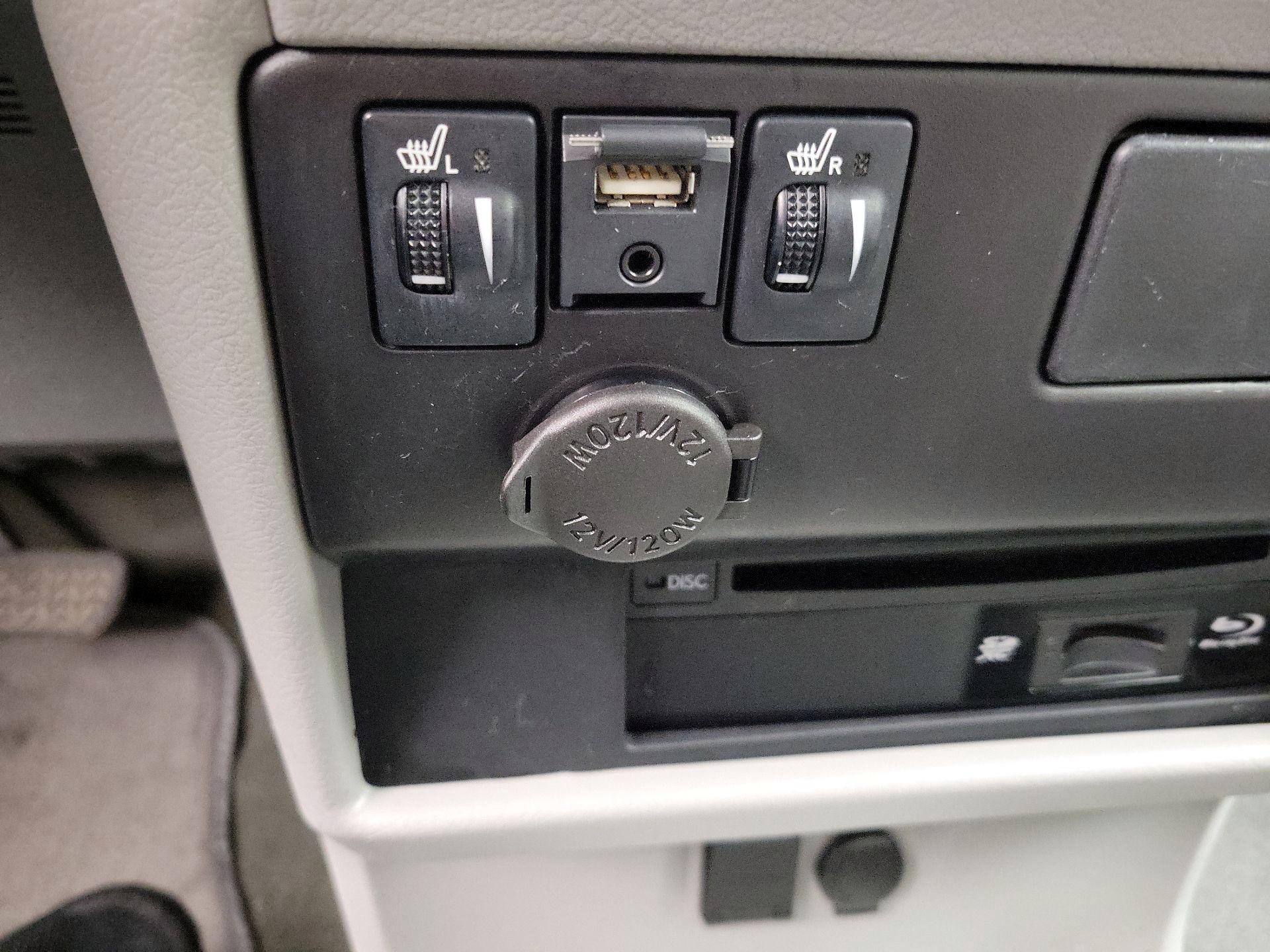 Thumbnail: 2018 Toyota Sienna - 19