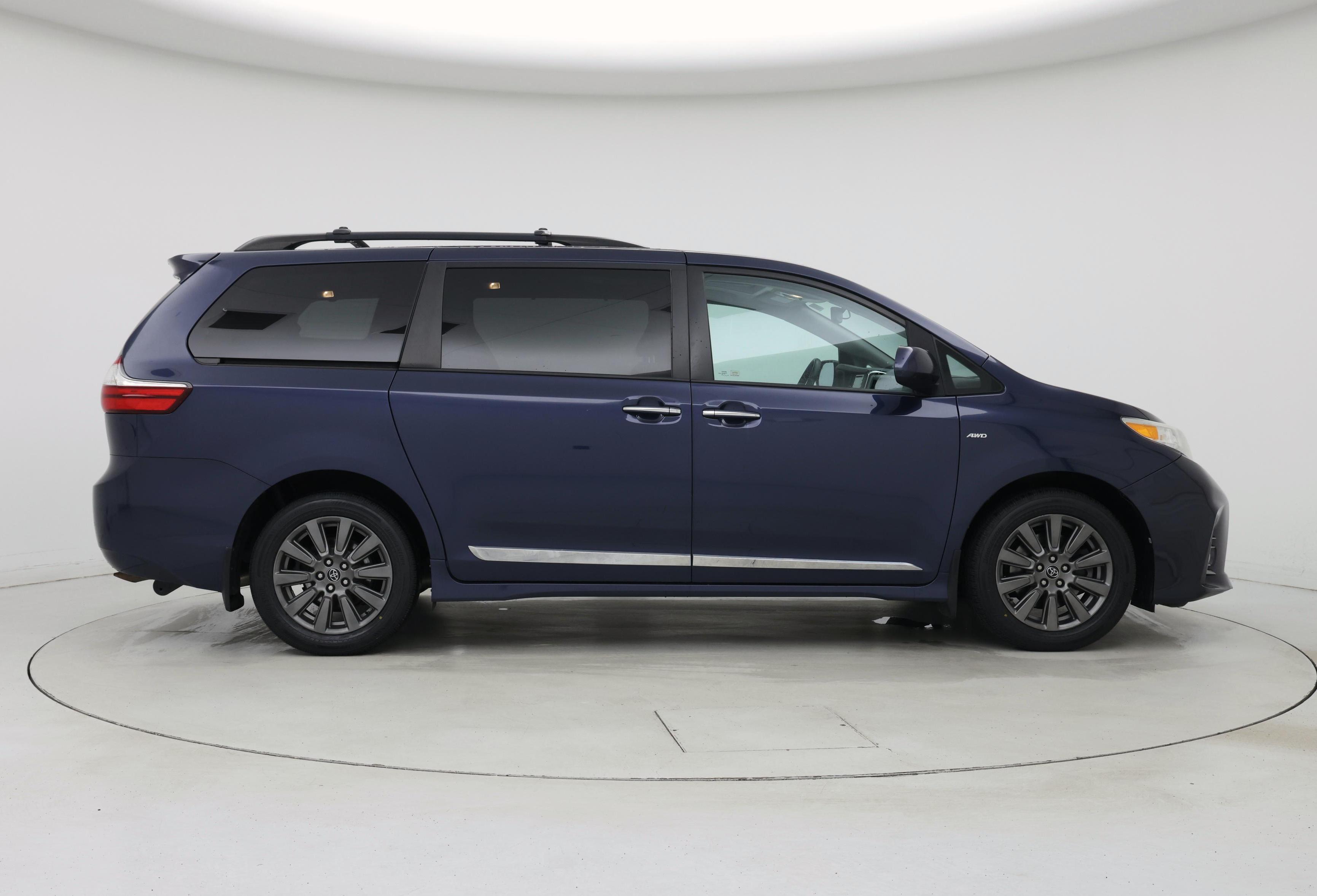 Thumbnail: 2018 Toyota Sienna - 7