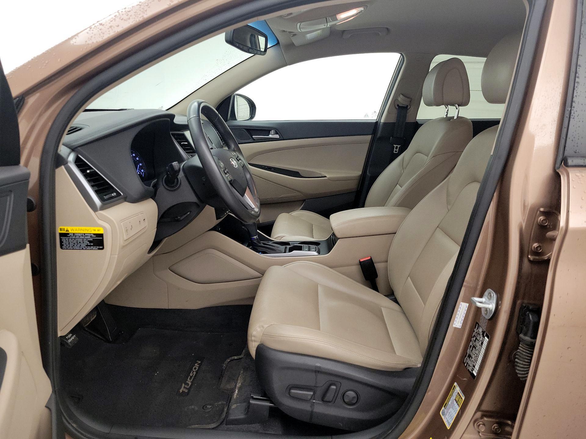 Thumbnail: 2016 Hyundai Tucson - 11