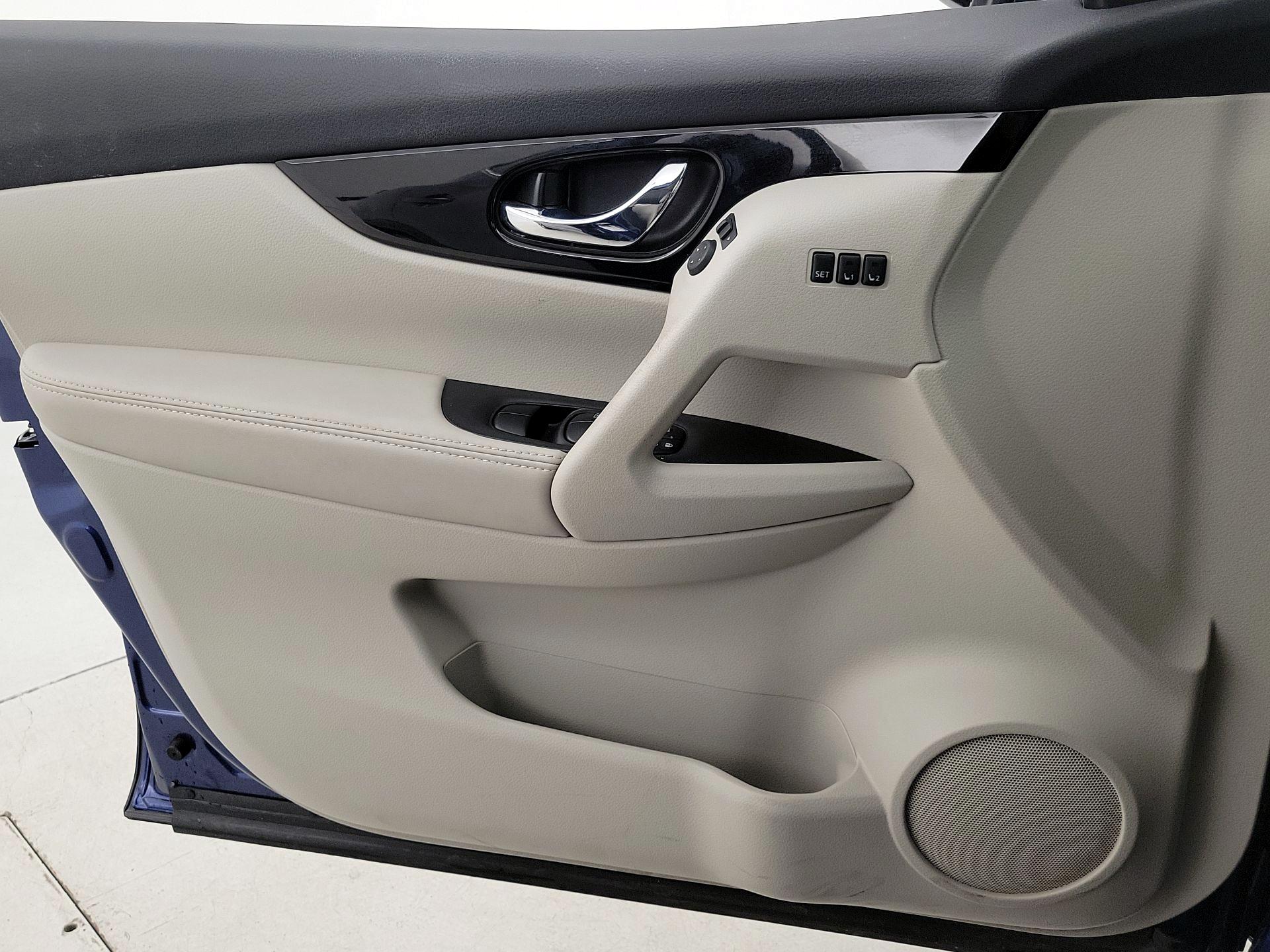 Thumbnail: 2021 Nissan Rogue Sport - 12