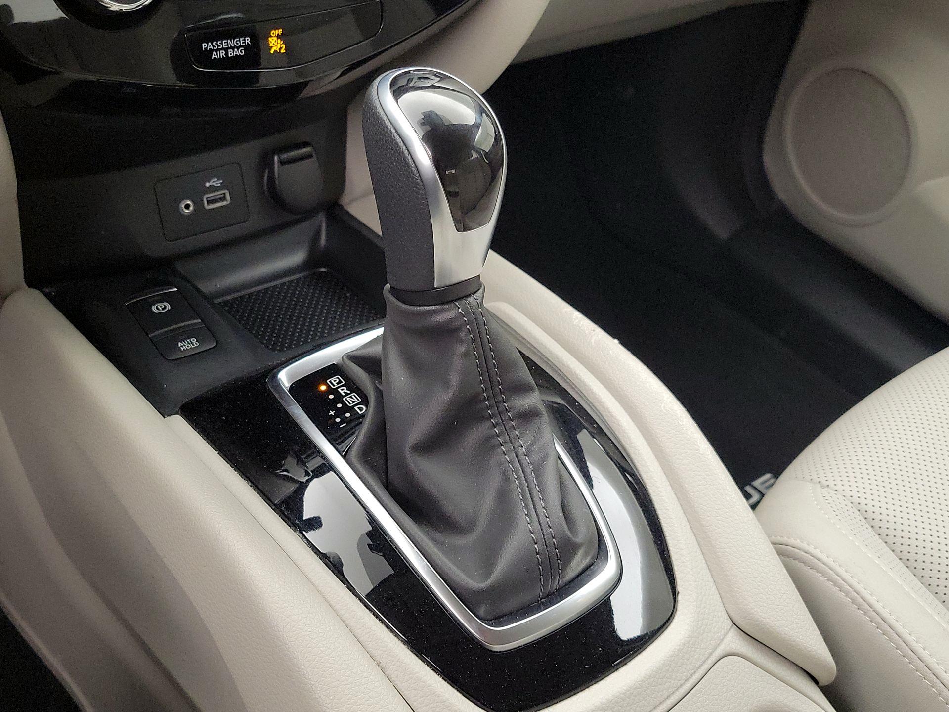 Thumbnail: 2021 Nissan Rogue Sport - 17