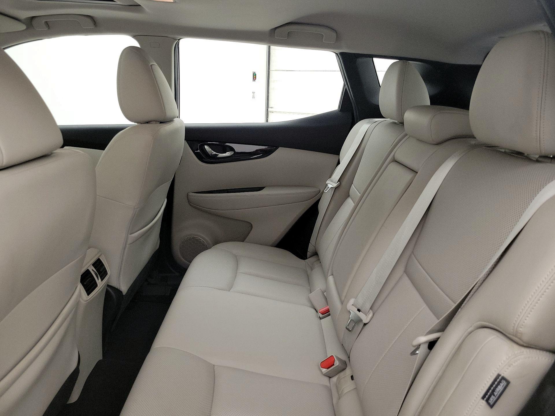 Thumbnail: 2021 Nissan Rogue Sport - 20