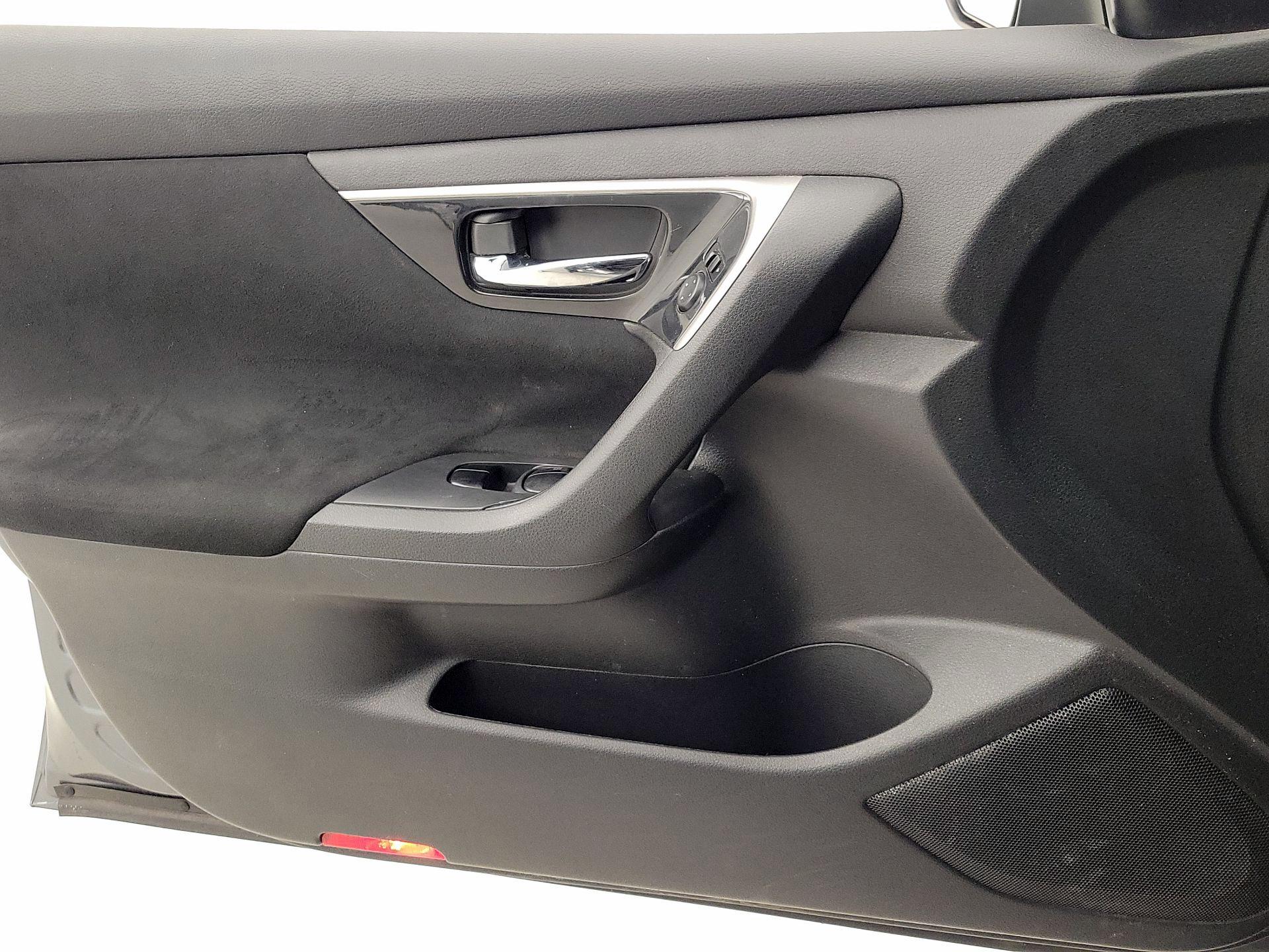 Thumbnail: 2014 Nissan Altima - 12