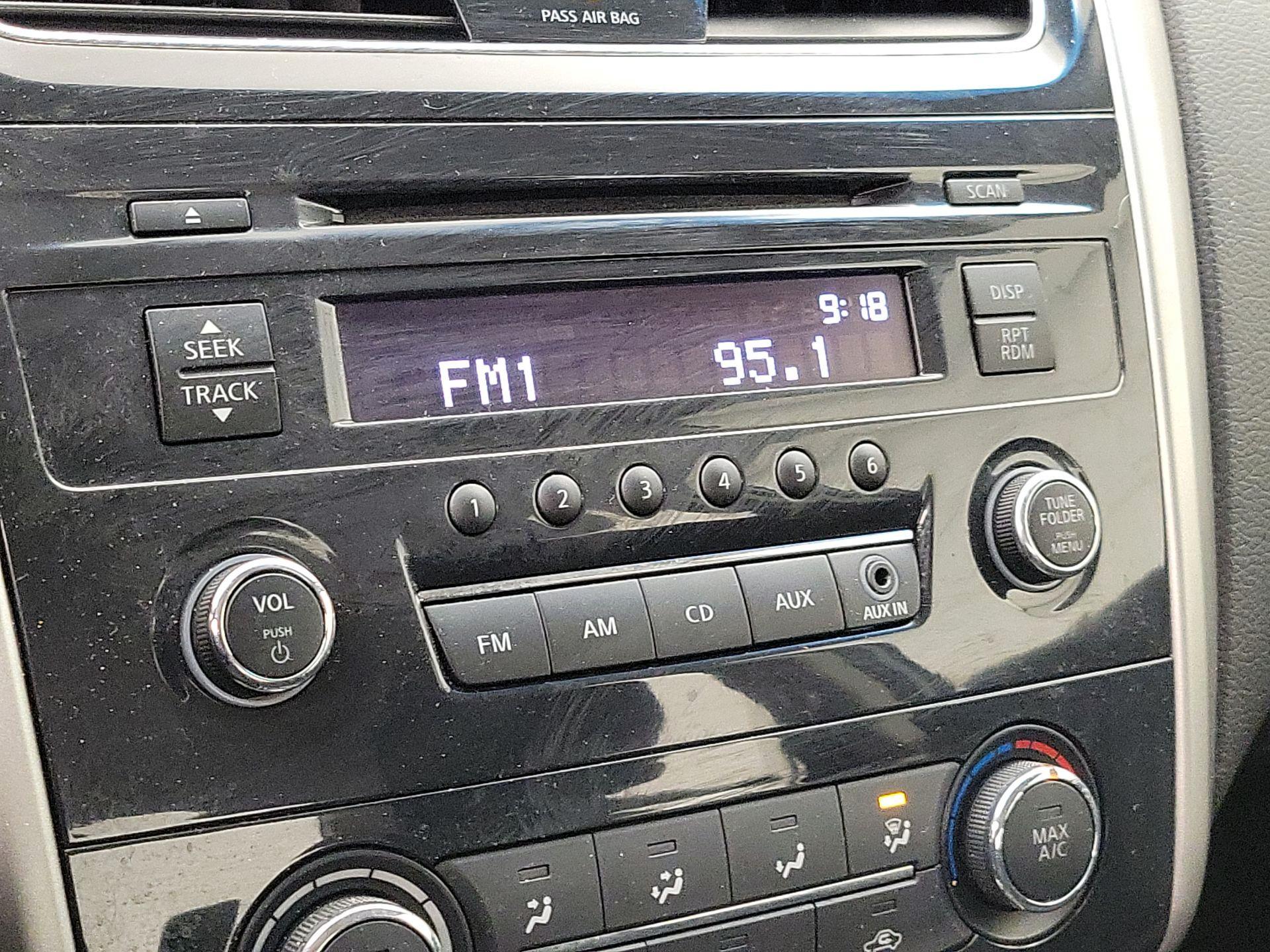 Thumbnail: 2014 Nissan Altima - 14