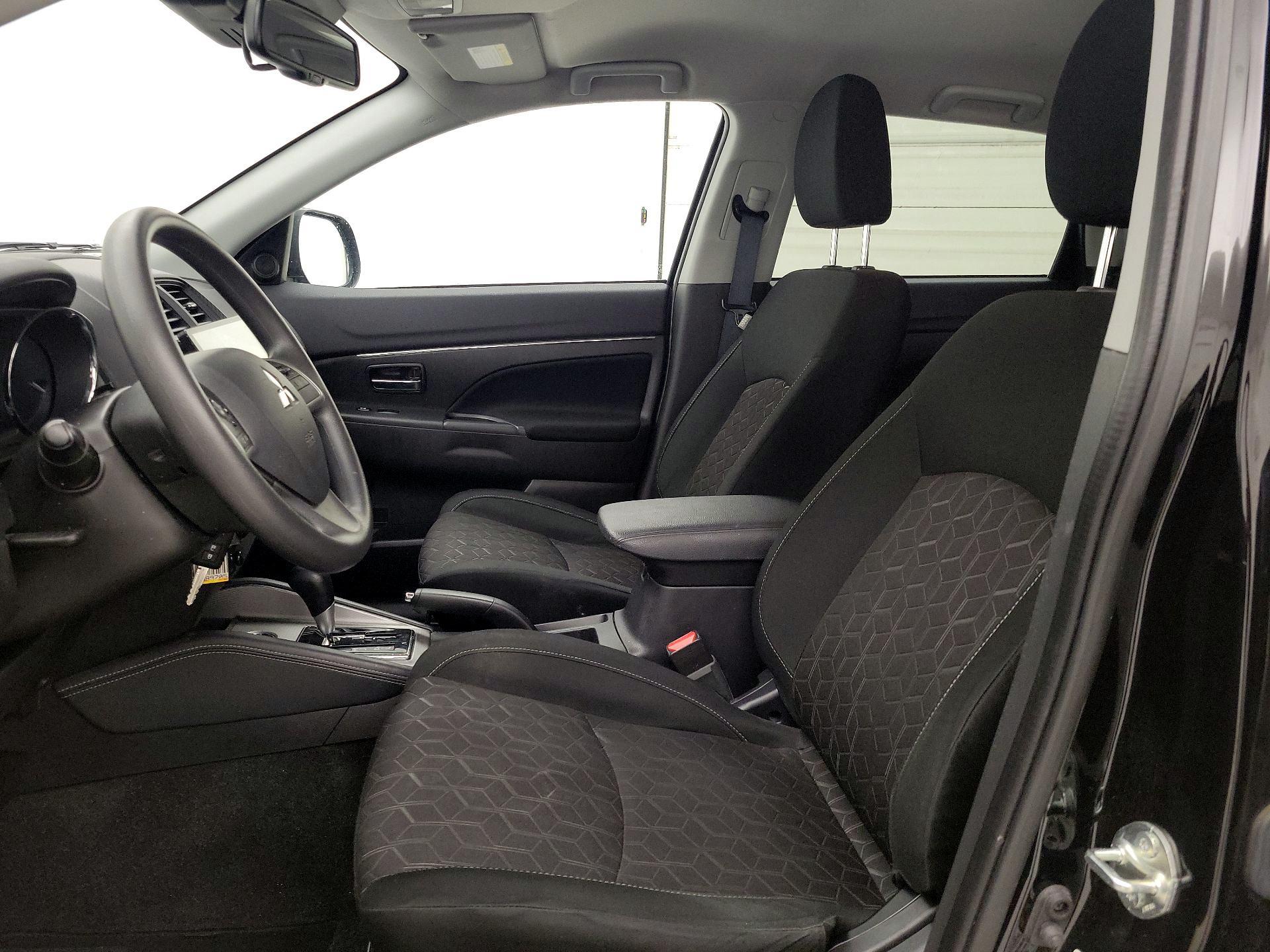 Thumbnail: 2023 Mitsubishi Outlander Sport - 11