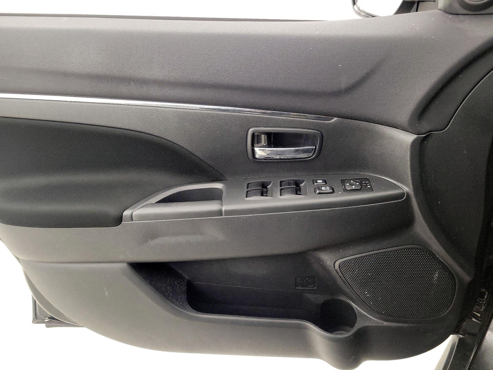 Thumbnail: 2023 Mitsubishi Outlander Sport - 12