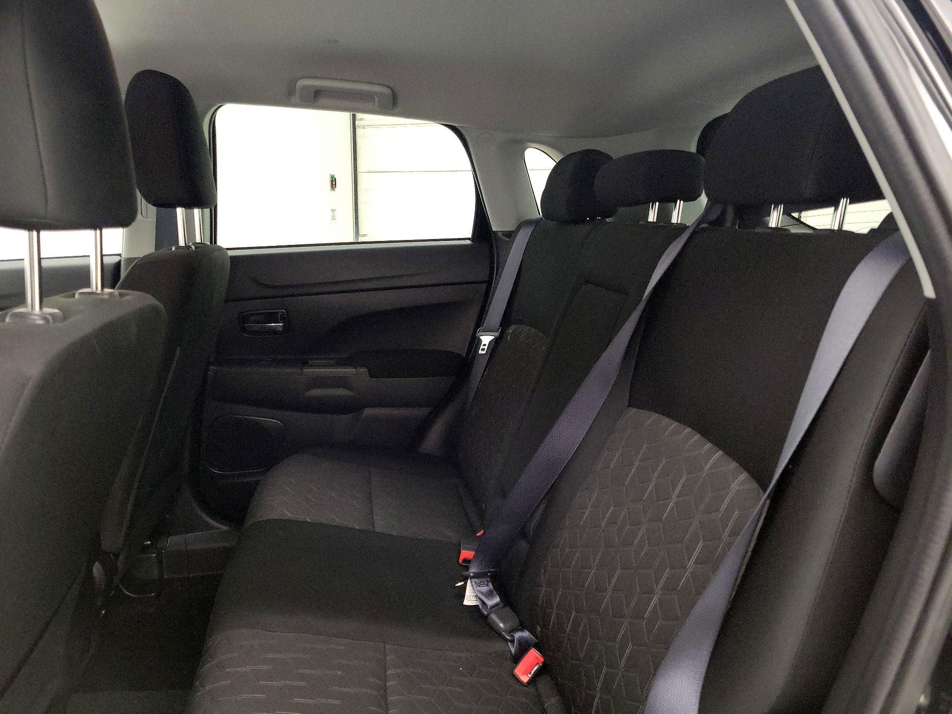 Thumbnail: 2023 Mitsubishi Outlander Sport - 19