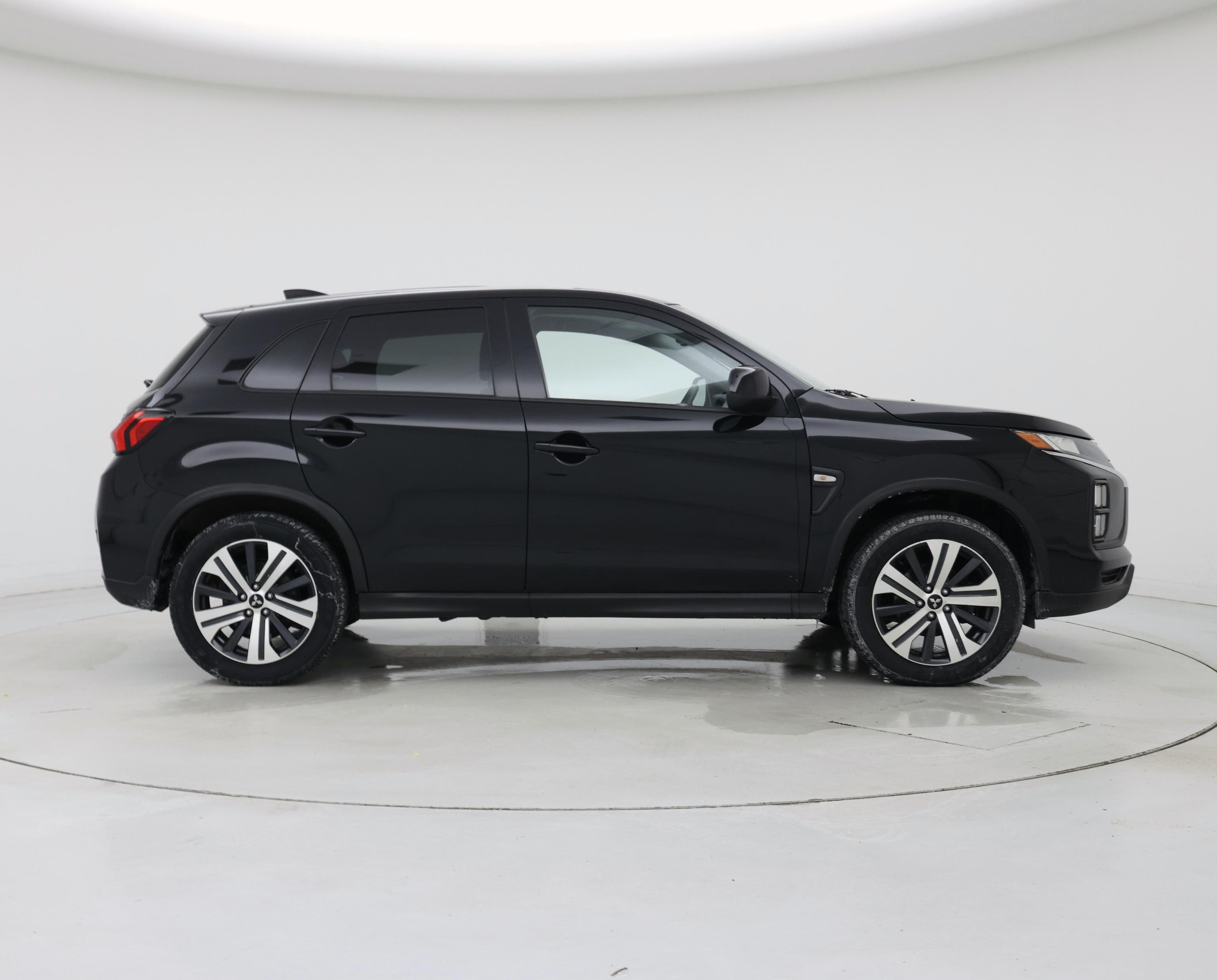 Thumbnail: 2023 Mitsubishi Outlander Sport - 7