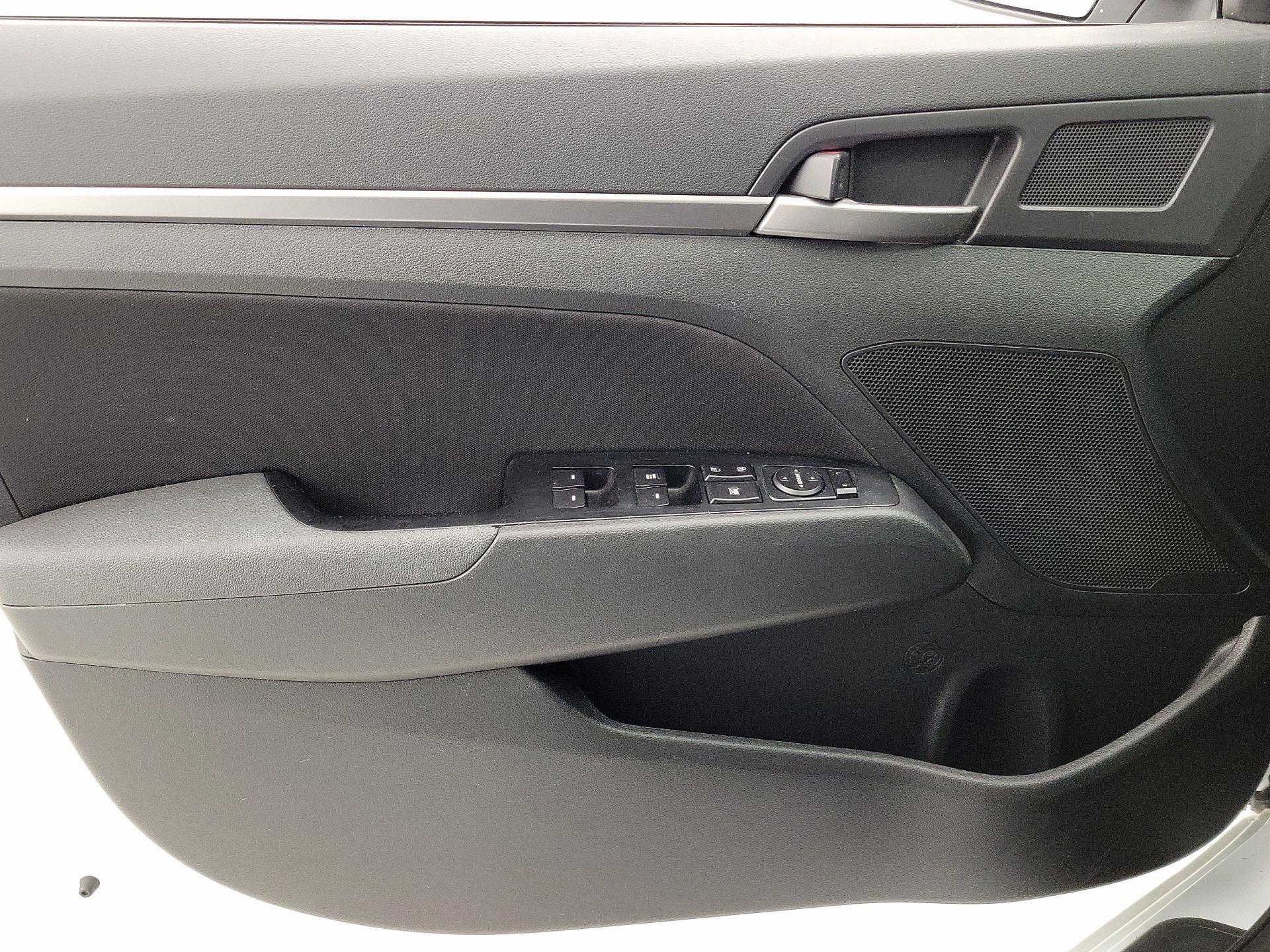 Thumbnail: 2018 Hyundai Elantra - 12