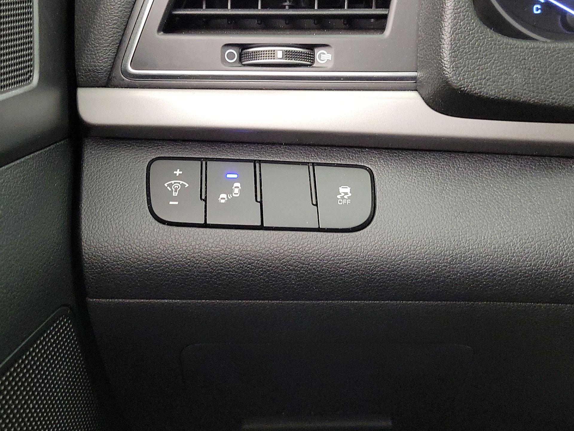 Thumbnail: 2018 Hyundai Elantra - 13