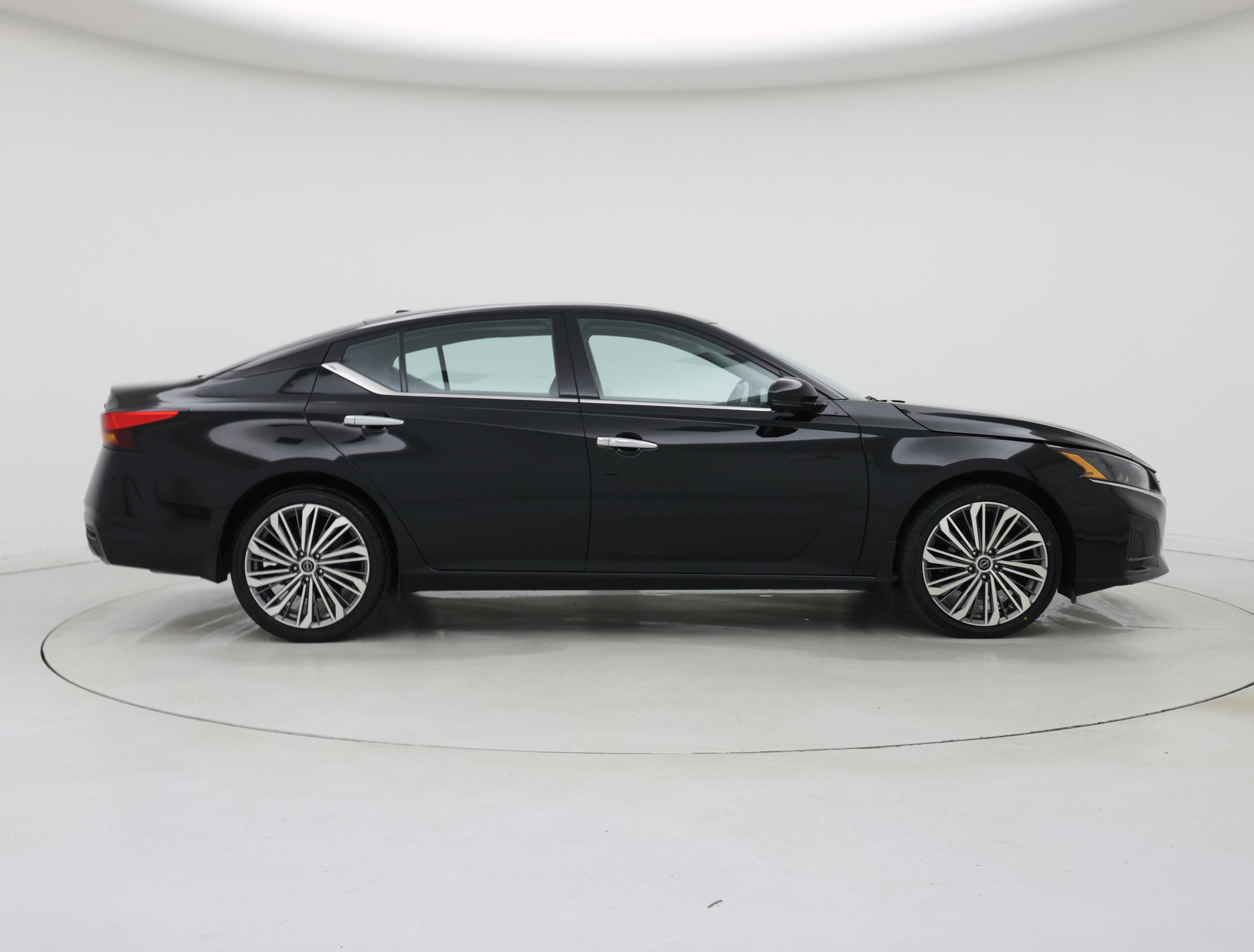 Thumbnail: 2023 Nissan Altima - 7