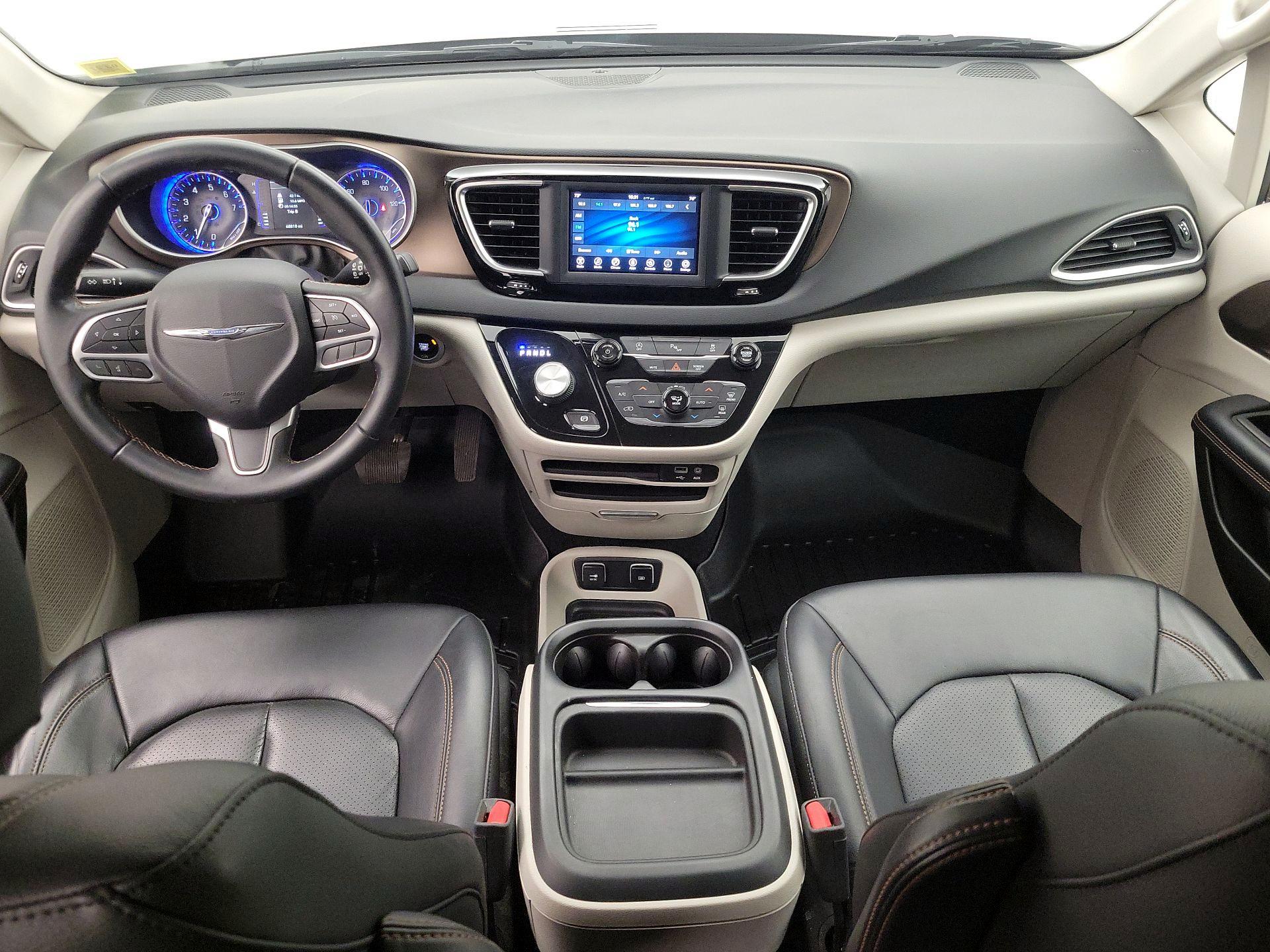 Thumbnail: 2018 Chrysler Pacifica - 9