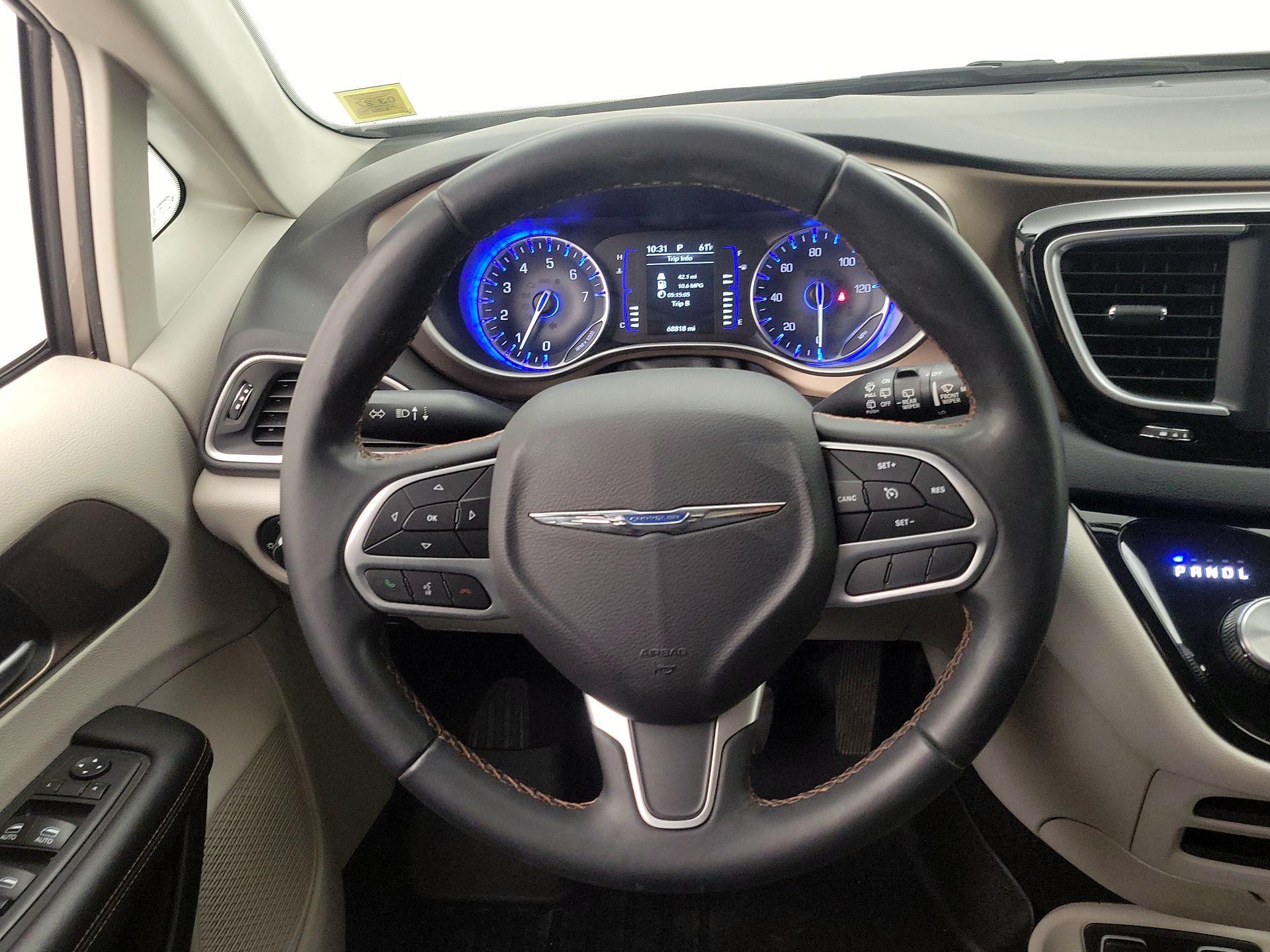 Thumbnail: 2018 Chrysler Pacifica - 10