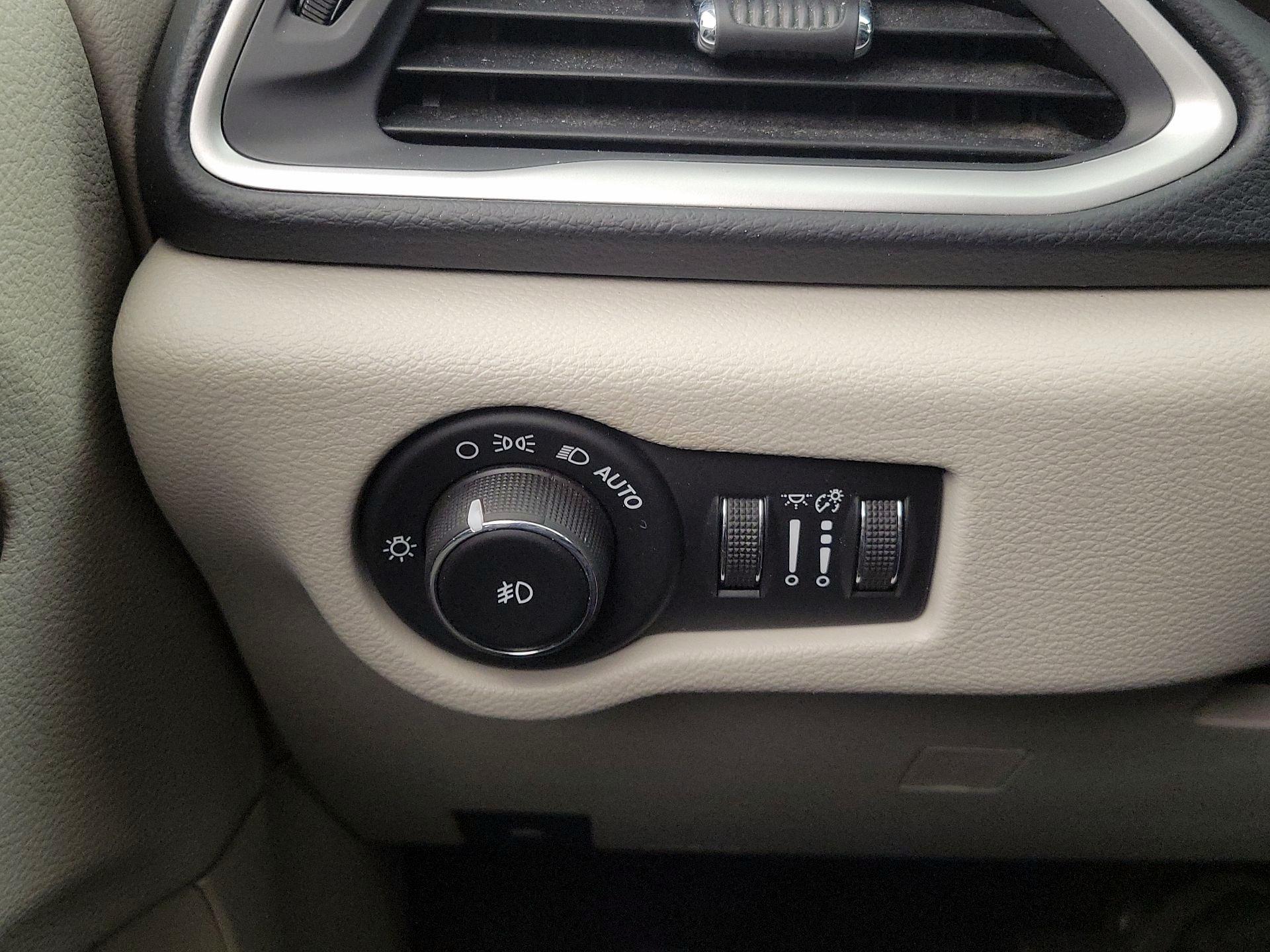 Thumbnail: 2018 Chrysler Pacifica - 13