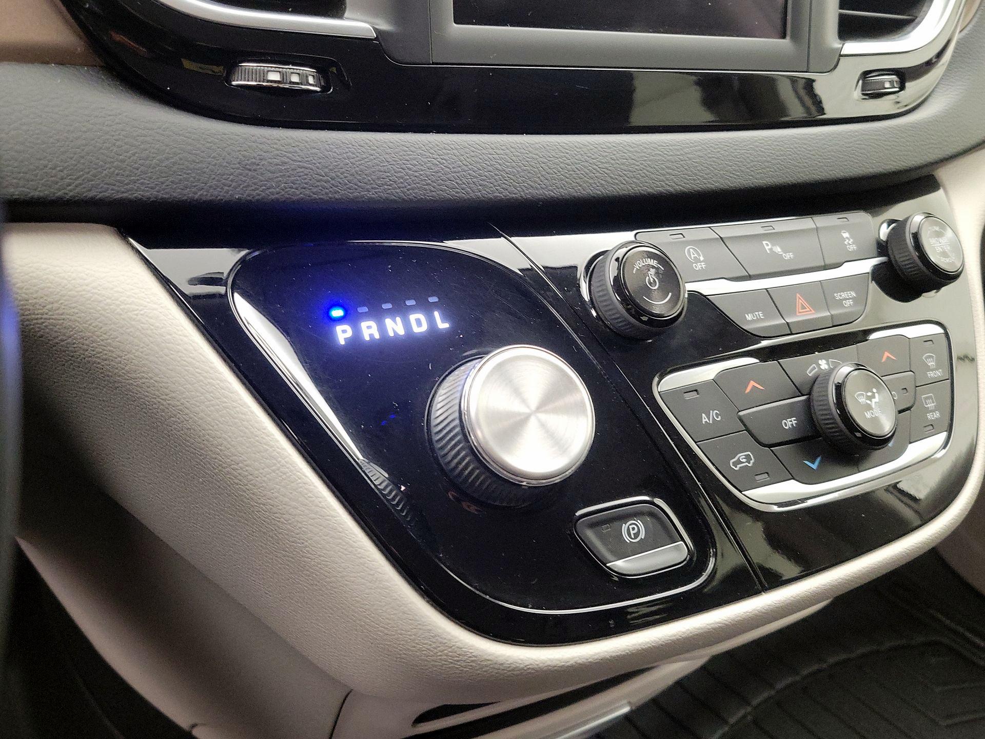 Thumbnail: 2018 Chrysler Pacifica - 17