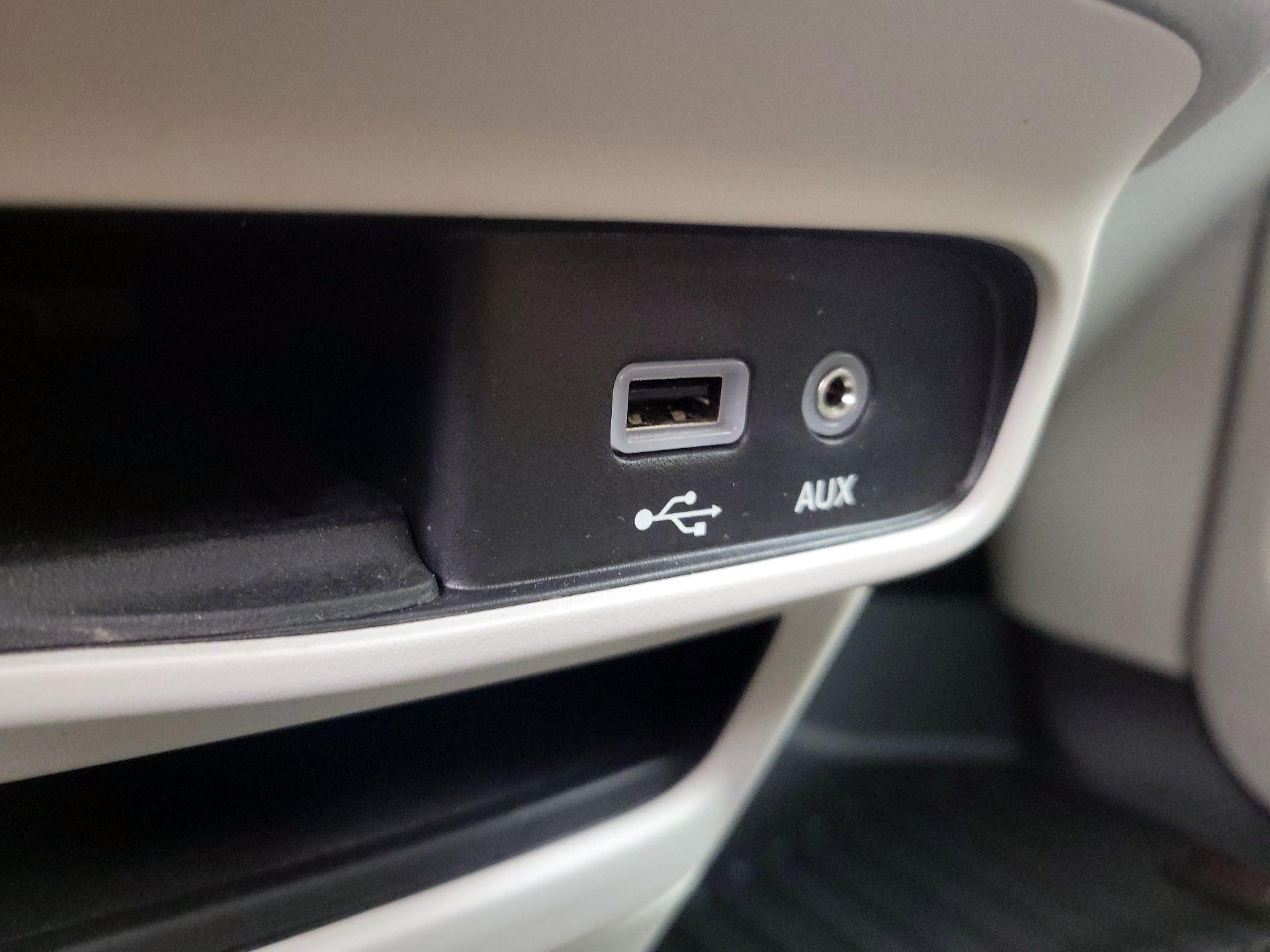 Thumbnail: 2018 Chrysler Pacifica - 18