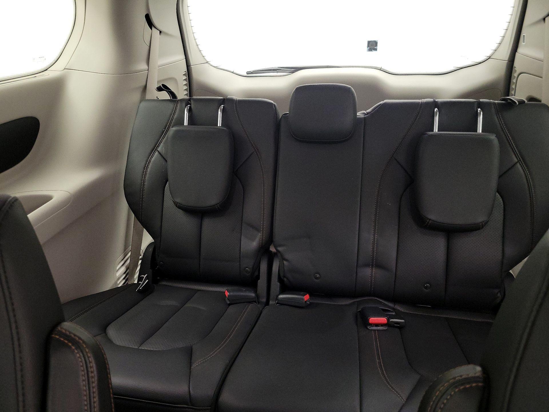 Thumbnail: 2018 Chrysler Pacifica - 20