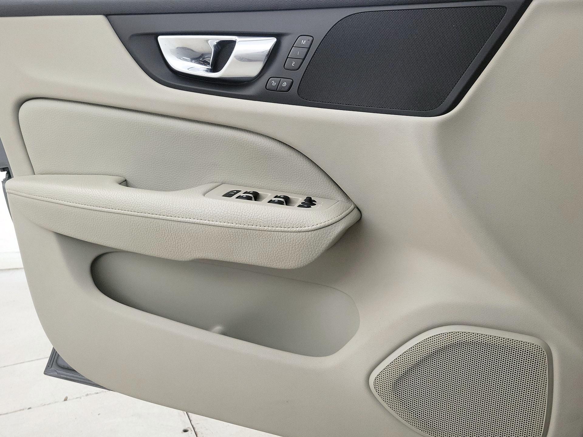 Thumbnail: 2020 Volvo S60 - 12