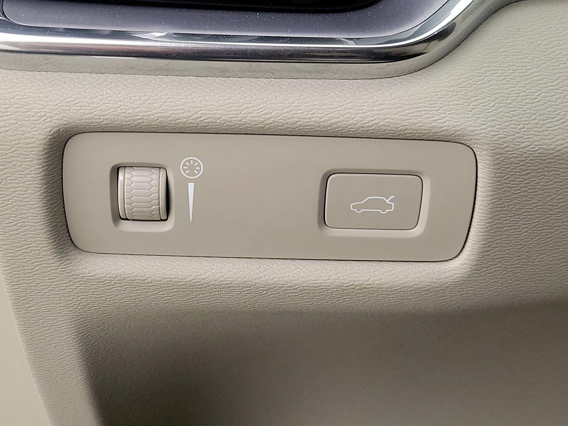 Thumbnail: 2020 Volvo S60 - 13