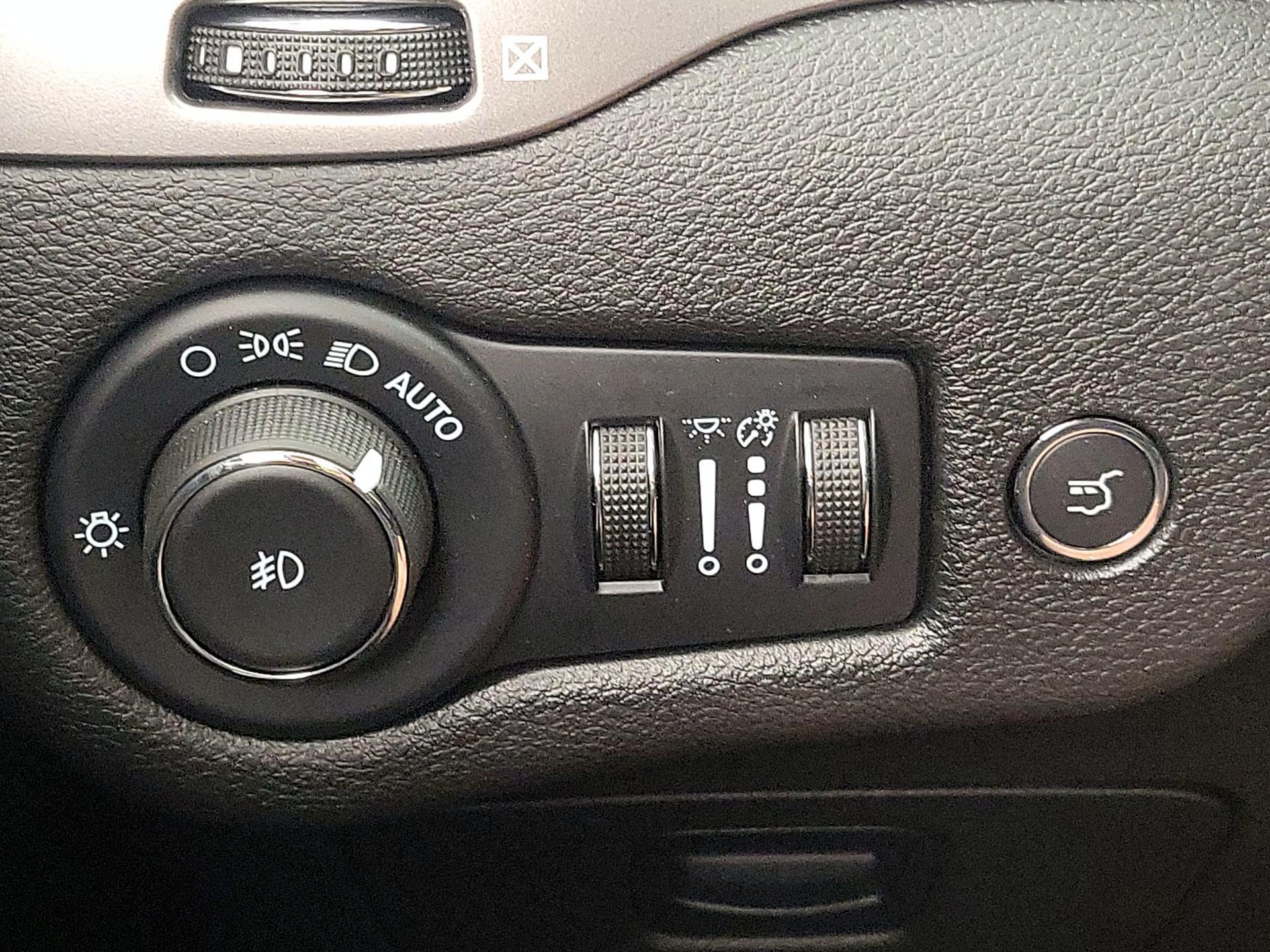 Thumbnail: 2022 Jeep Cherokee - 13