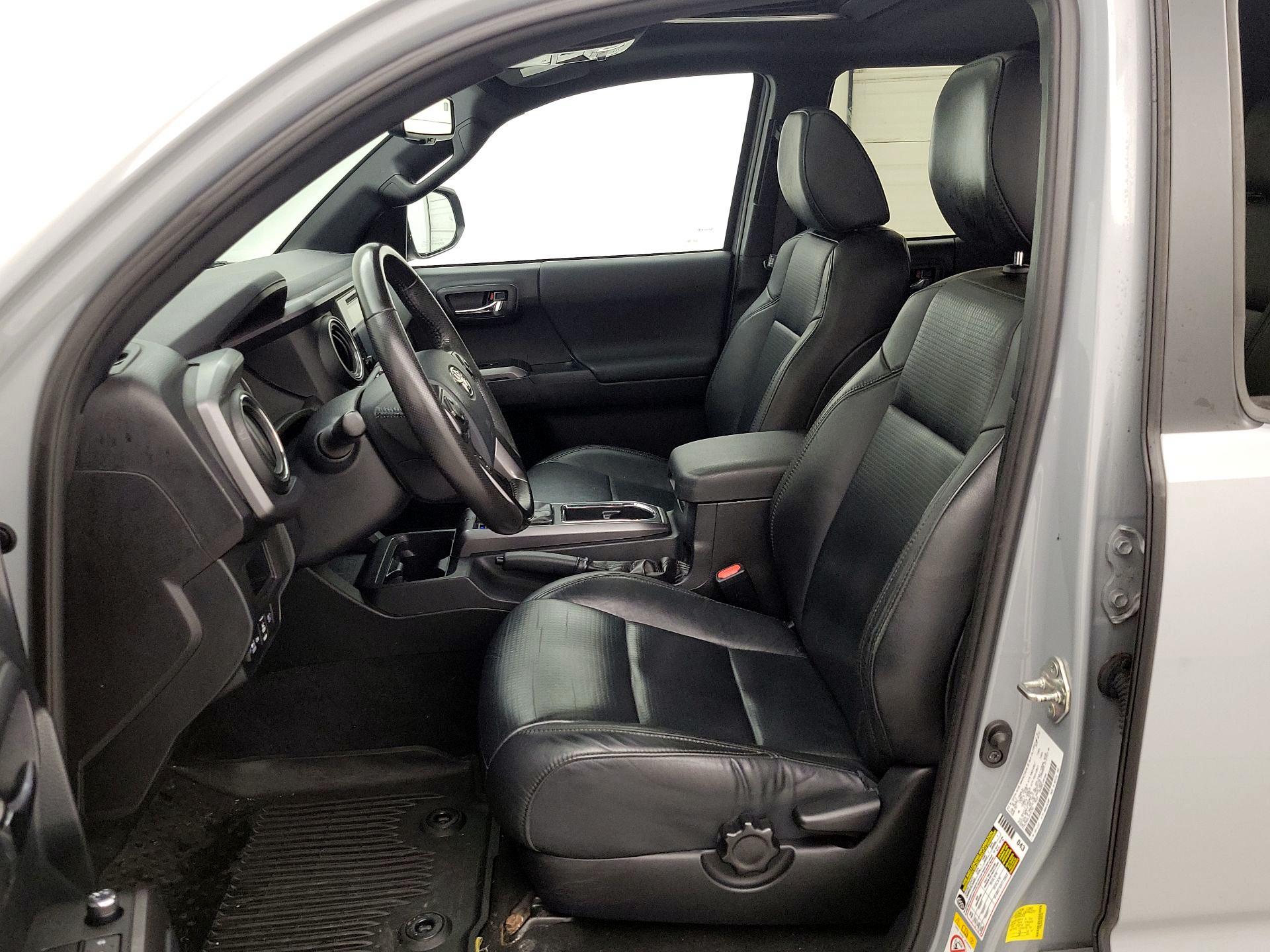 Thumbnail: 2018 Toyota Tacoma - 11