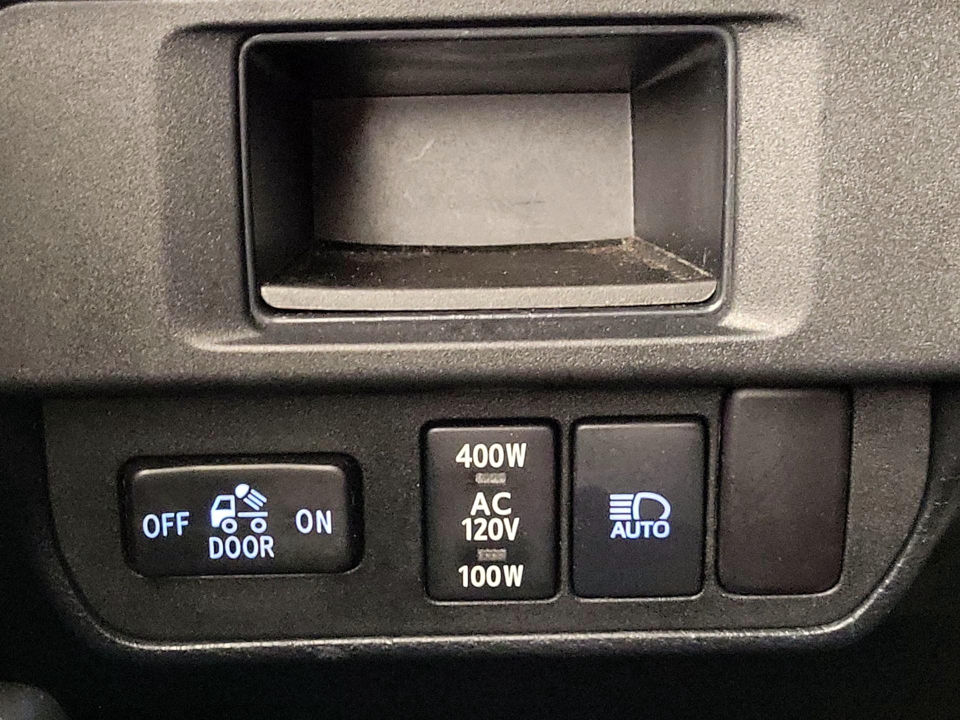 Thumbnail: 2018 Toyota Tacoma - 13