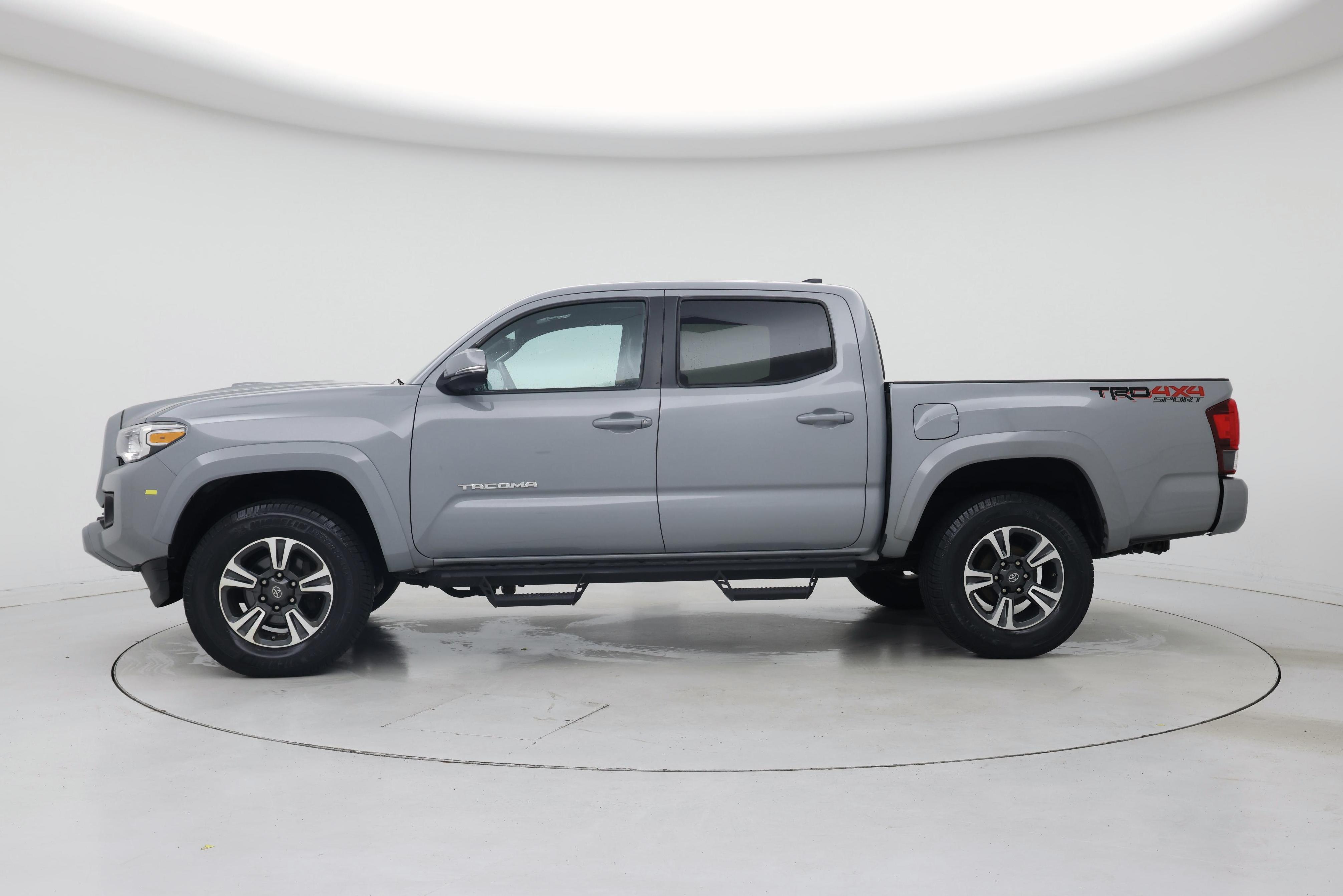 Thumbnail: 2018 Toyota Tacoma - 3