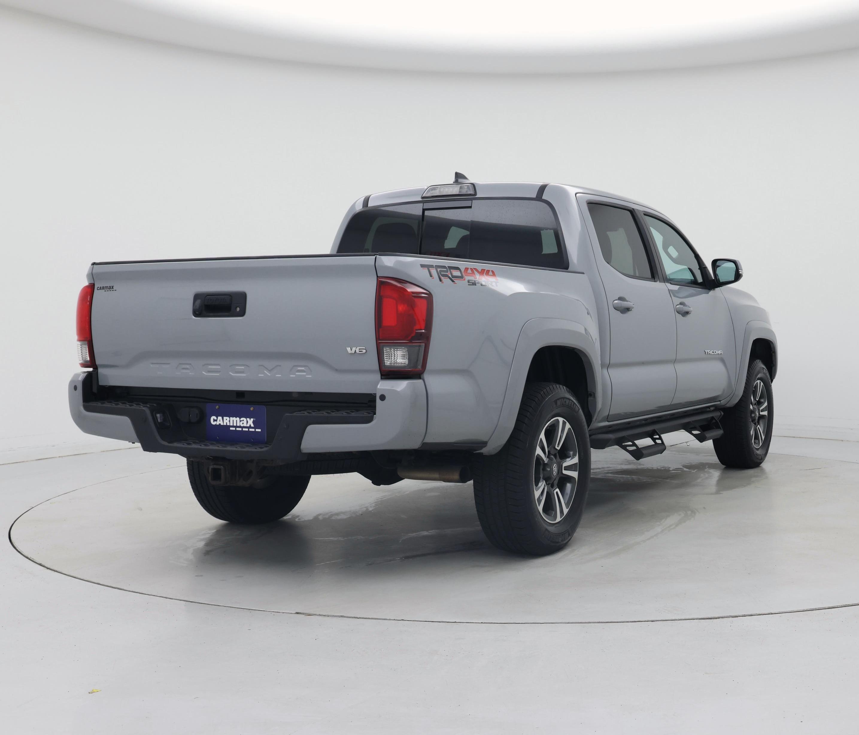 Thumbnail: 2018 Toyota Tacoma - 8